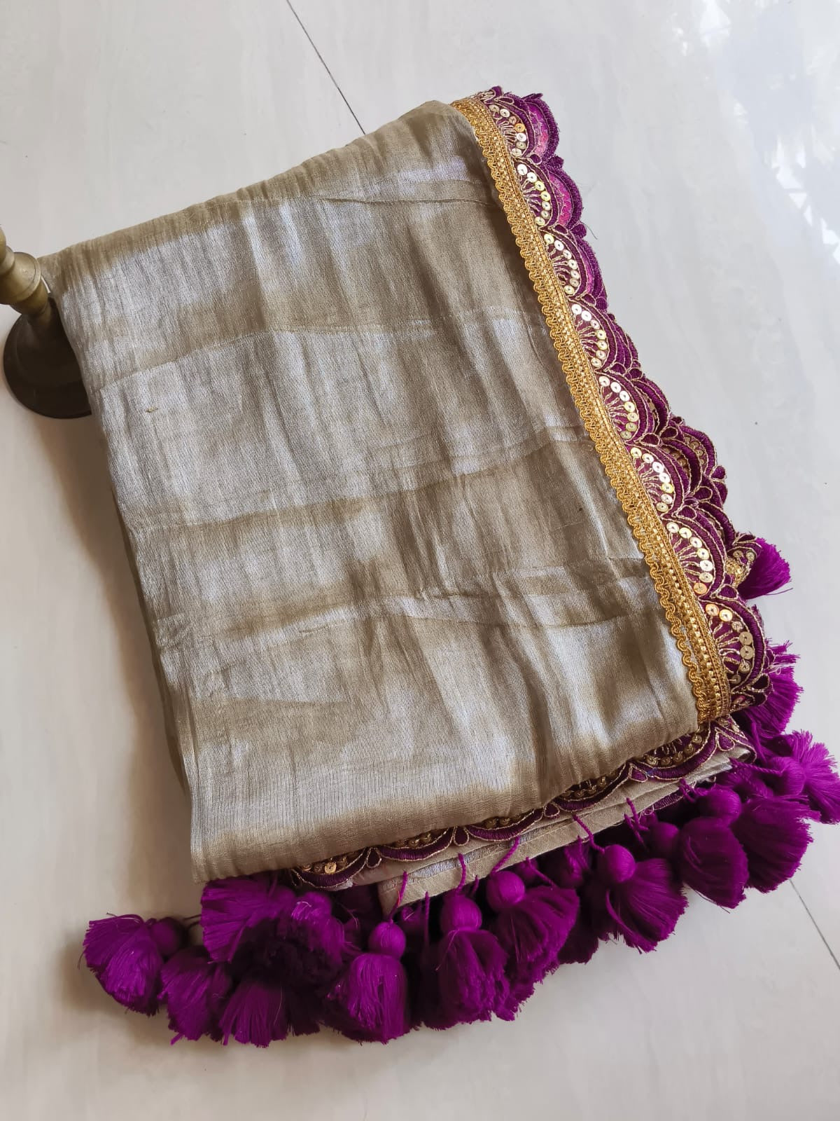 Mul tissue with lace border - 1