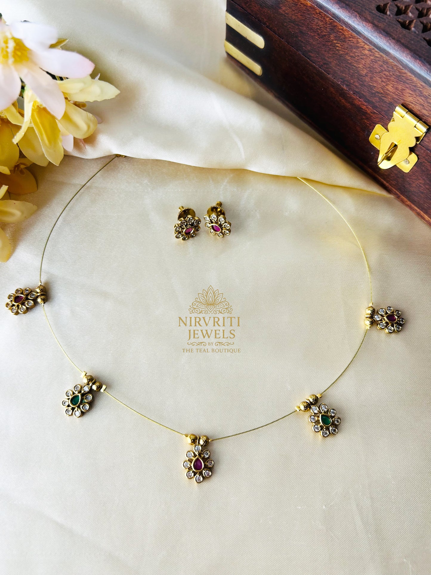 Invisible AD flower chain with red/green stones