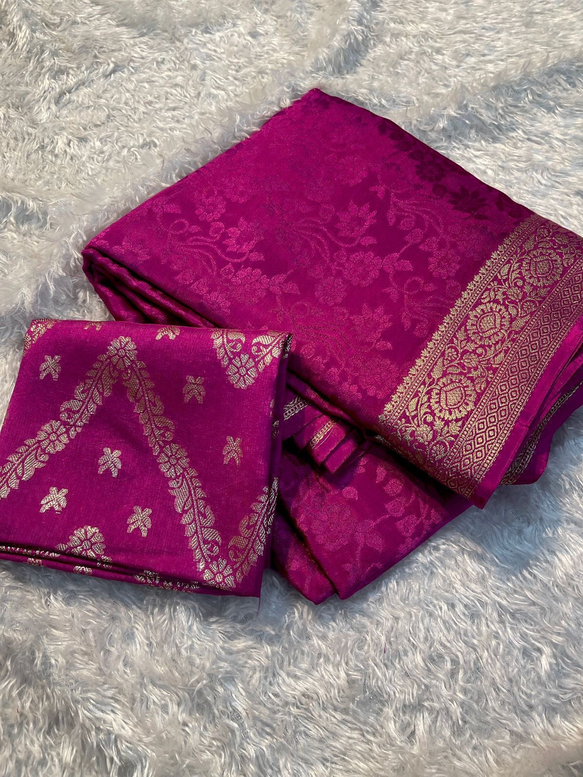 Soft viscous chinon silk with self weaving