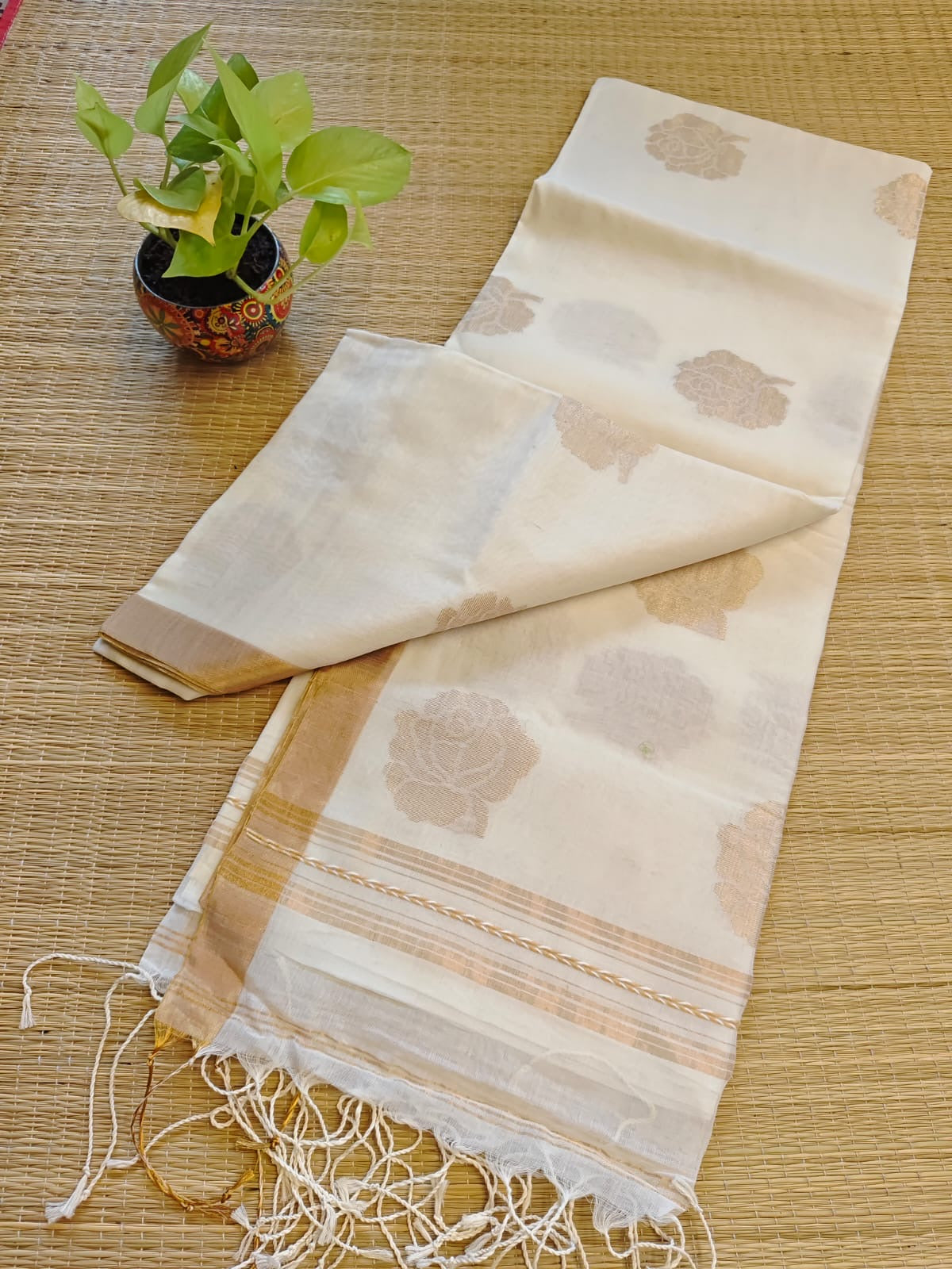 Premium kerala cotton saree with Rose motif