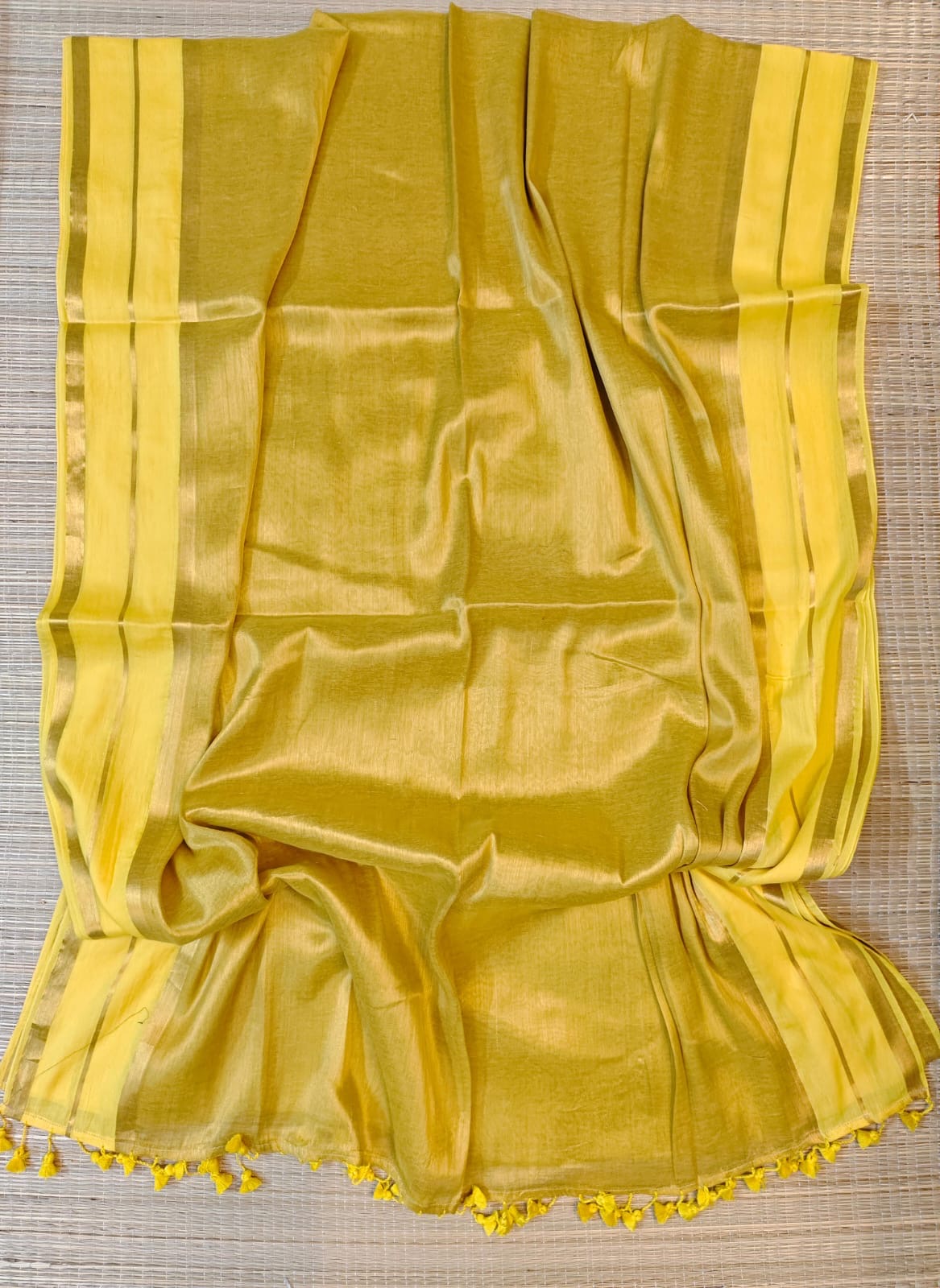 Mul tissue saree with zari border