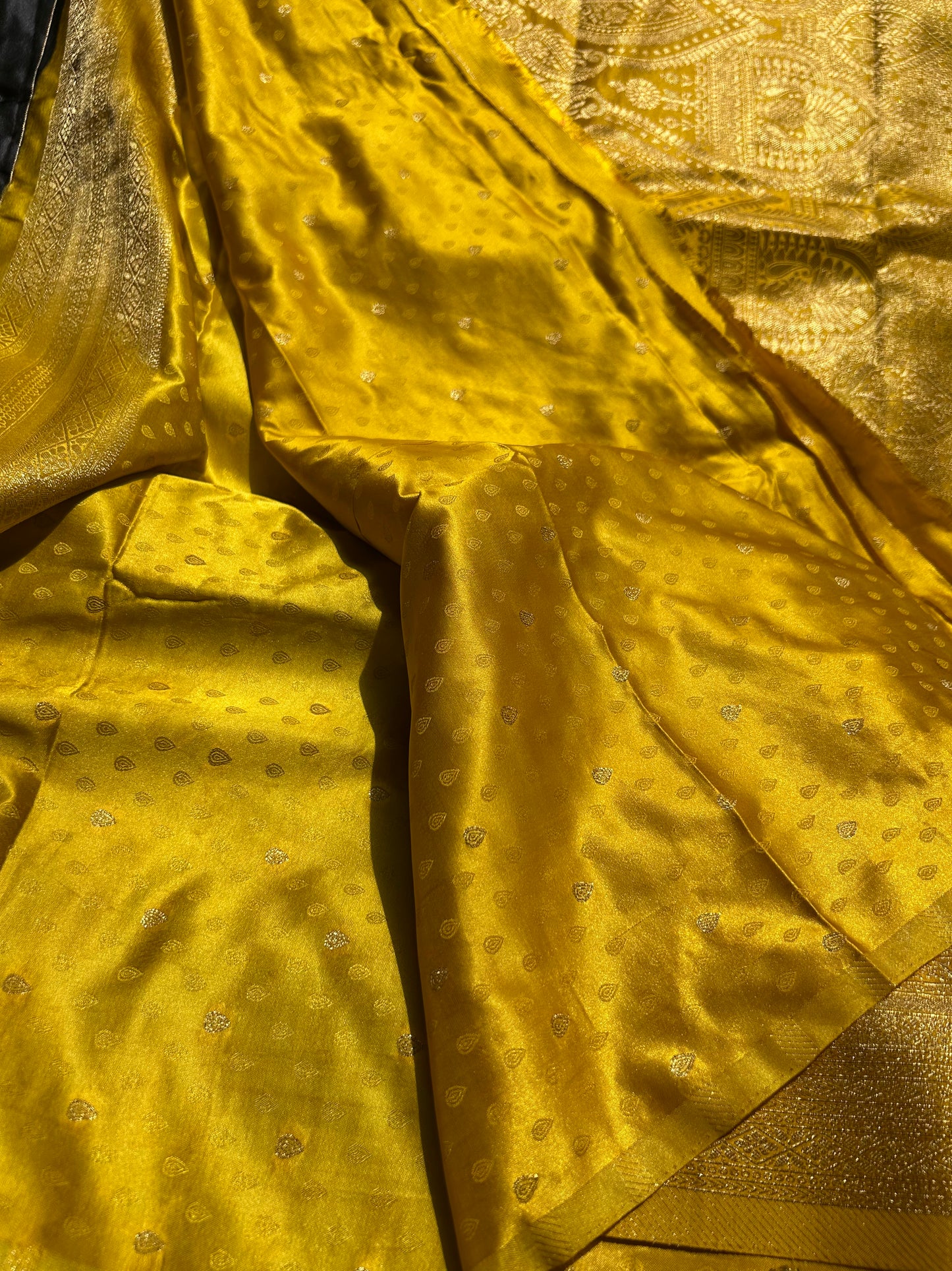 Soft and flowy crepe silk saree with Banarasi weavings