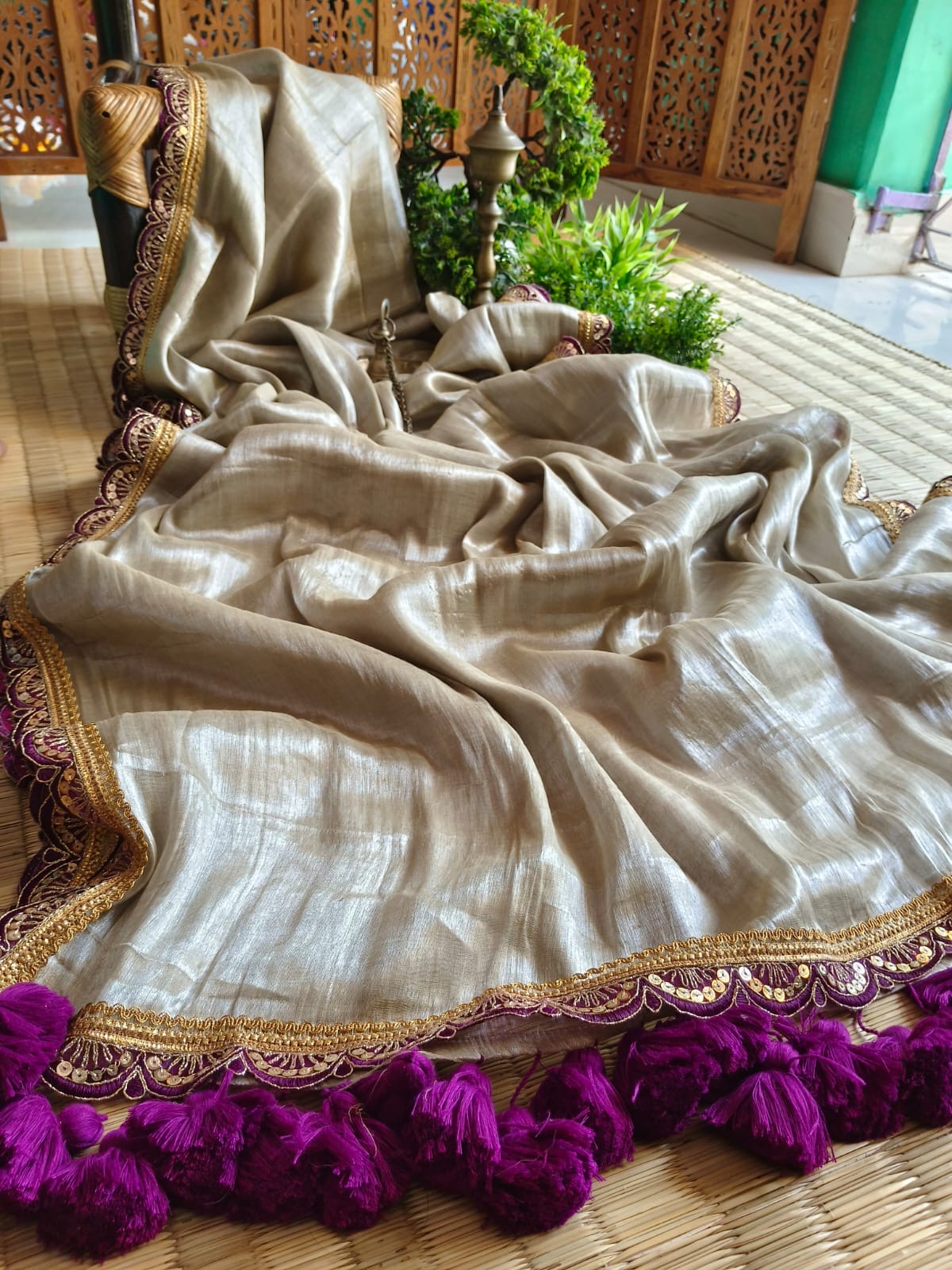 Mul tissue with lace border - 1
