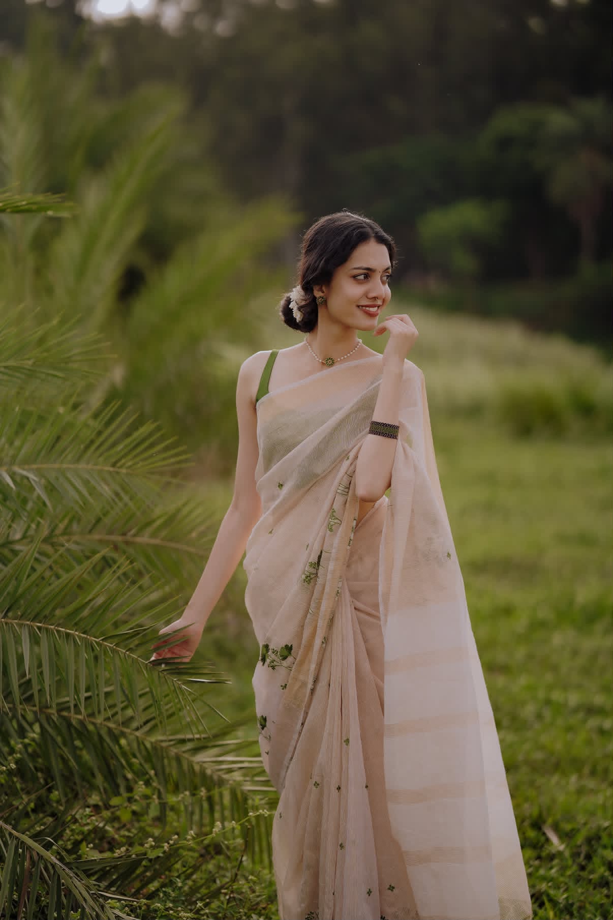 Premium tissue linen saree with beautiful embroidery