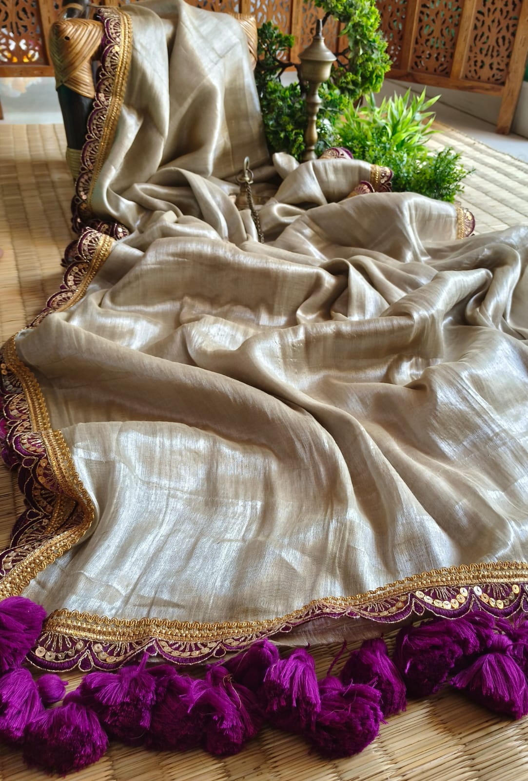 Mul tissue with lace border - 1