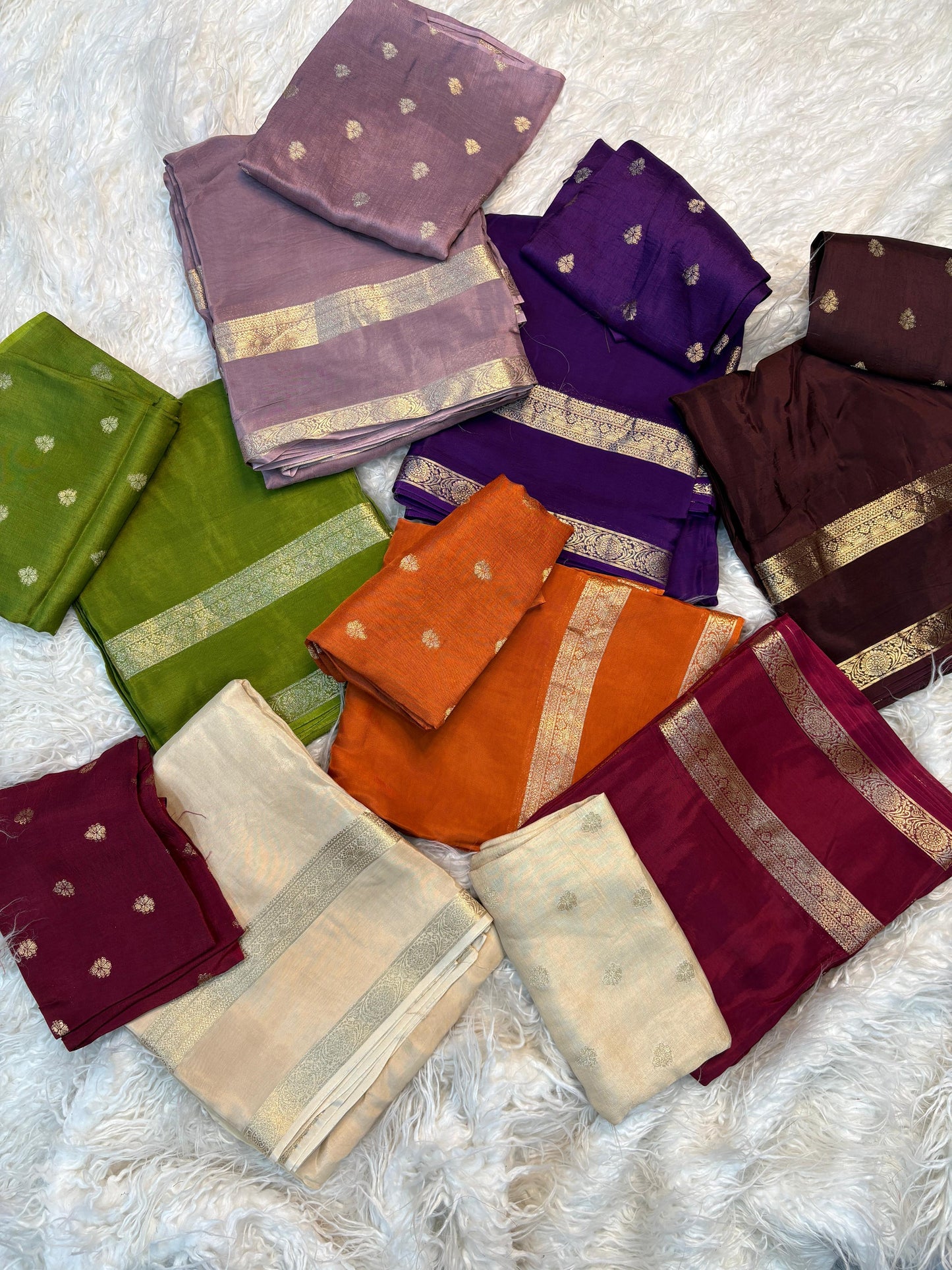 Beautiful soft viscous crape silk saree with double zari jacquard border and dola silk blouse piece