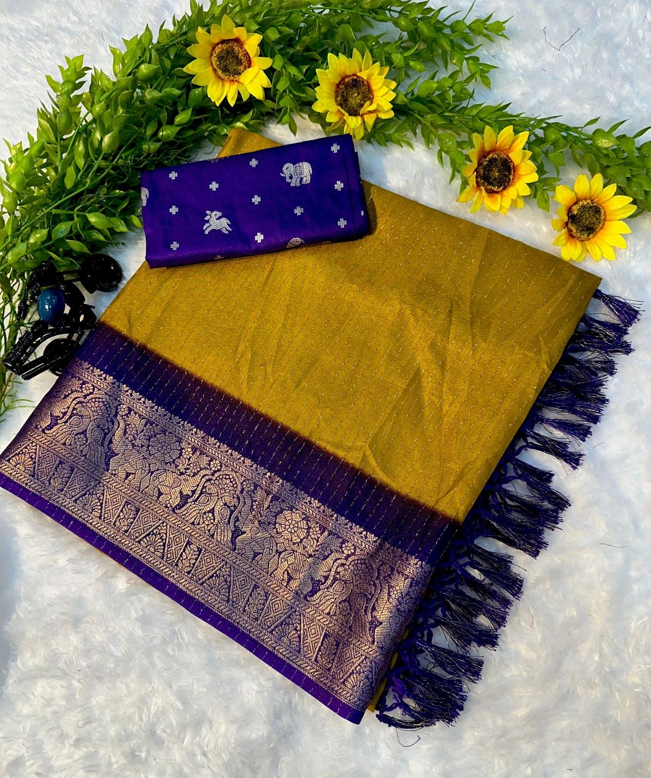 Beautiful dola silk saree with lurex linings