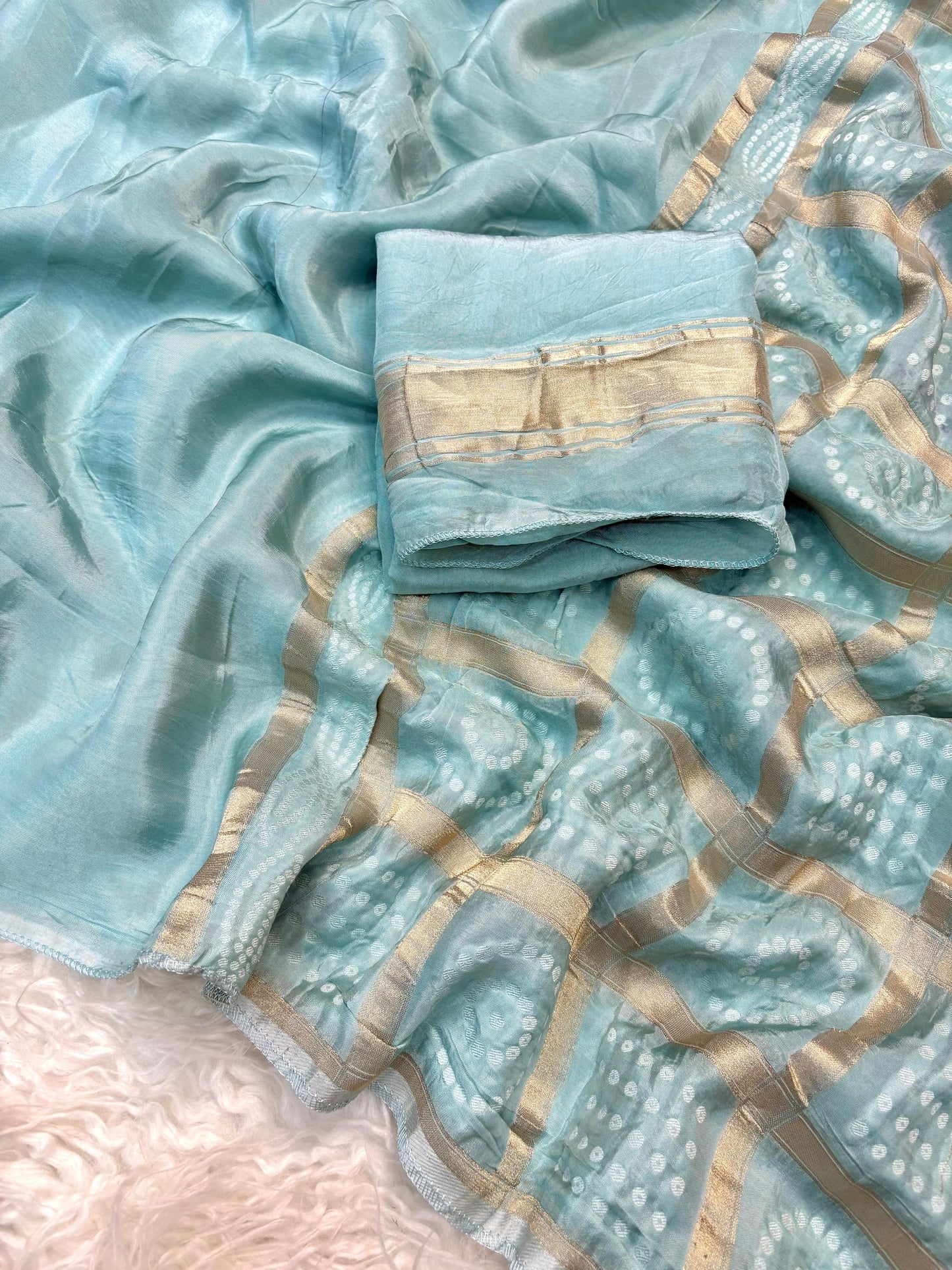 Beautiful viscous crape silk saree with Bandhini pallu