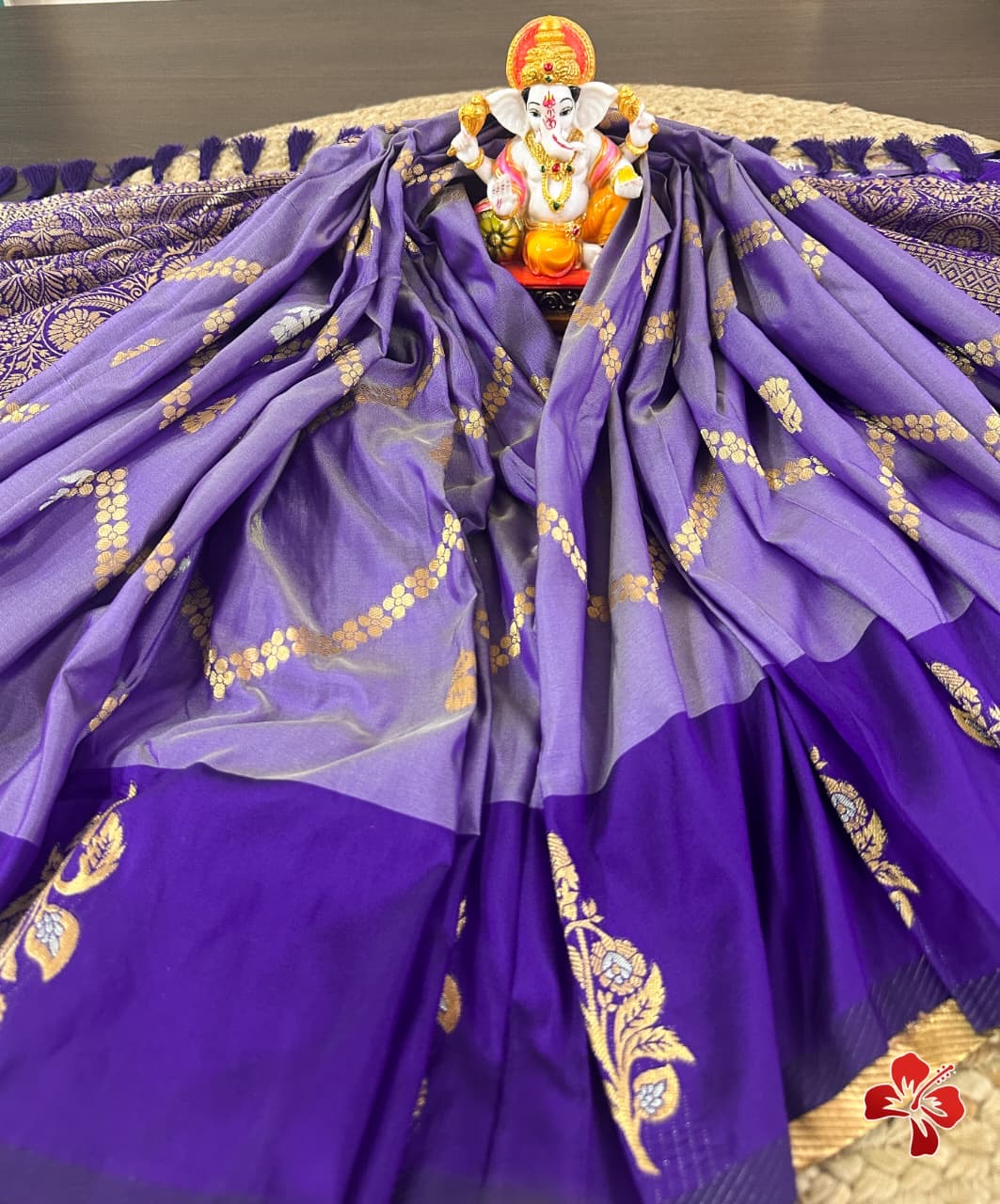 Premium semi soft silk saree with zig zag design weaves