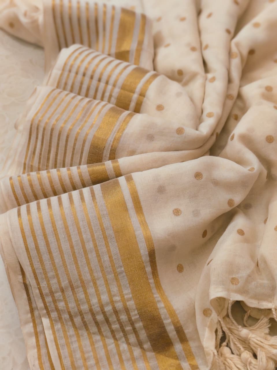 (Prebooking) Pure authentic mul cotton saree with zari stripes border and small polka body- without blouse