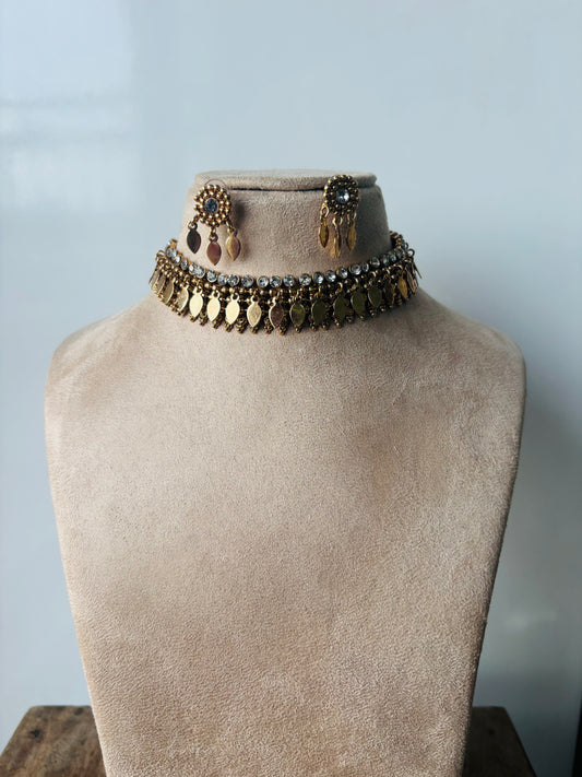 Beautiful ilakkathali choker - white