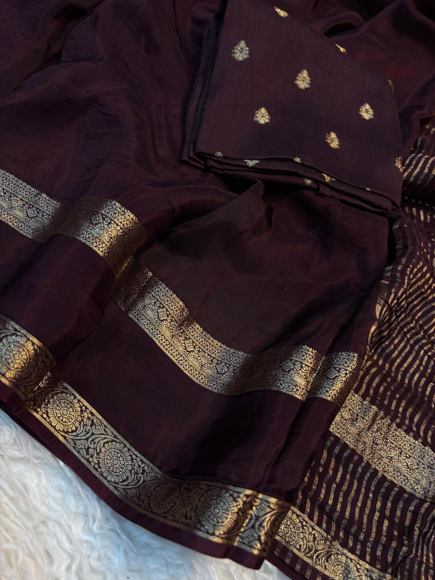 Beautiful soft viscous crape silk saree with double zari jacquard border and dola silk blouse piece