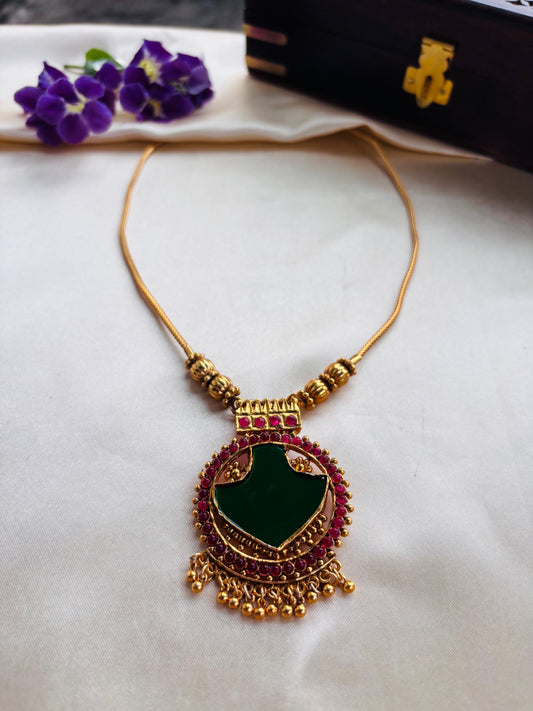 Palakka glass pendant chain