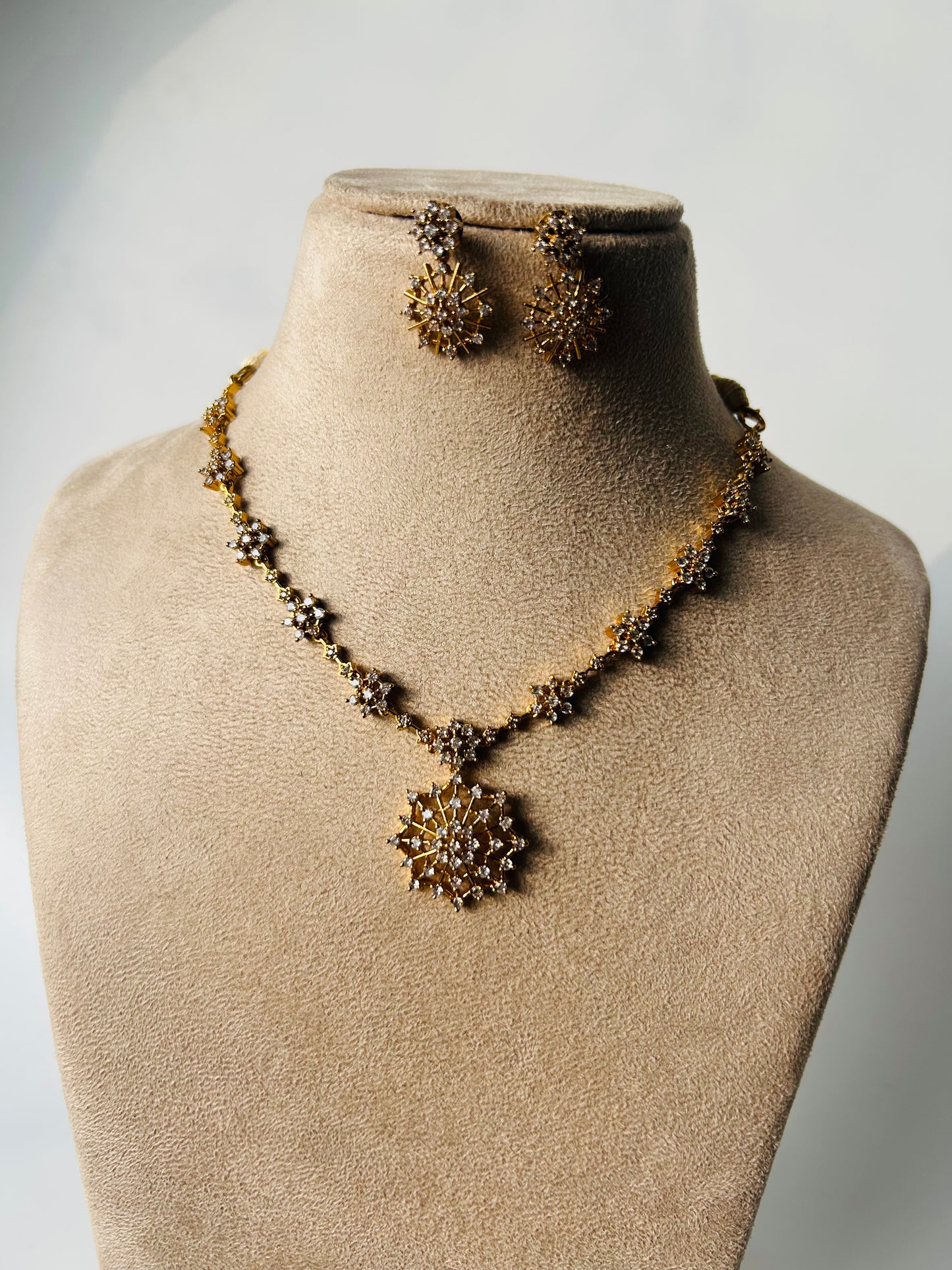 Beautiful AD flower necklace