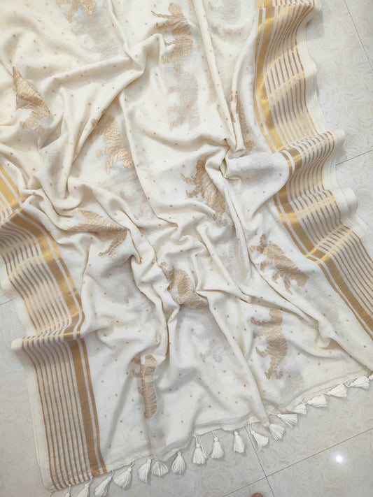 Pure and authentic mul cotton saree with tiger and polka screen prints