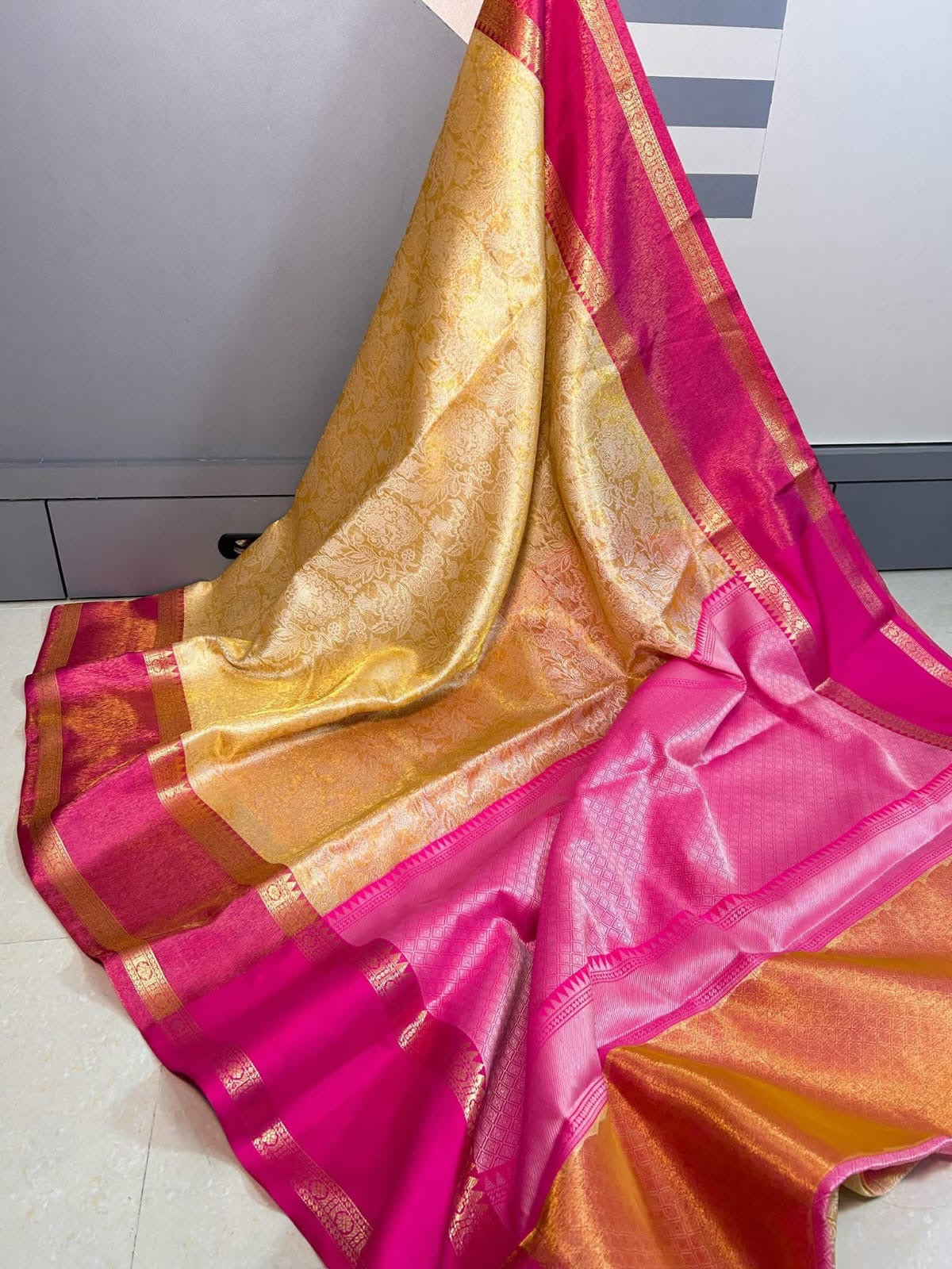 Semi banarasi tissue saree