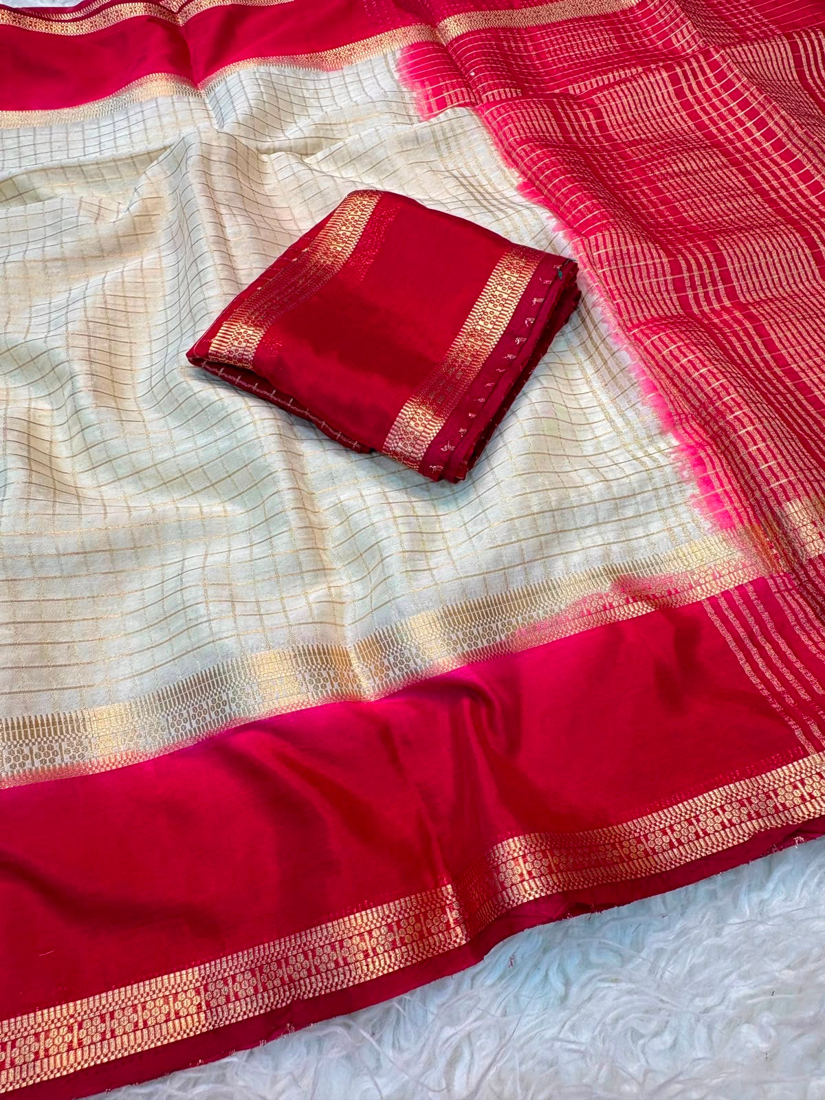 Premium Chinon Checks Saree with Contrast Bentex Zari Border & Matching Blouse