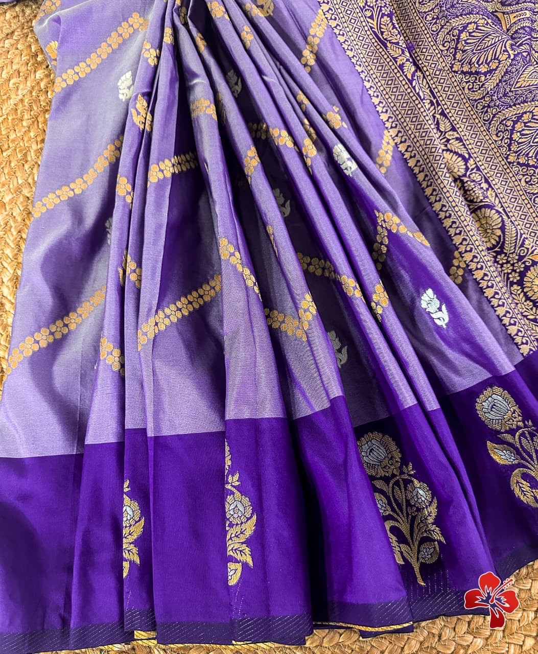Premium semi soft silk saree with zig zag design weaves
