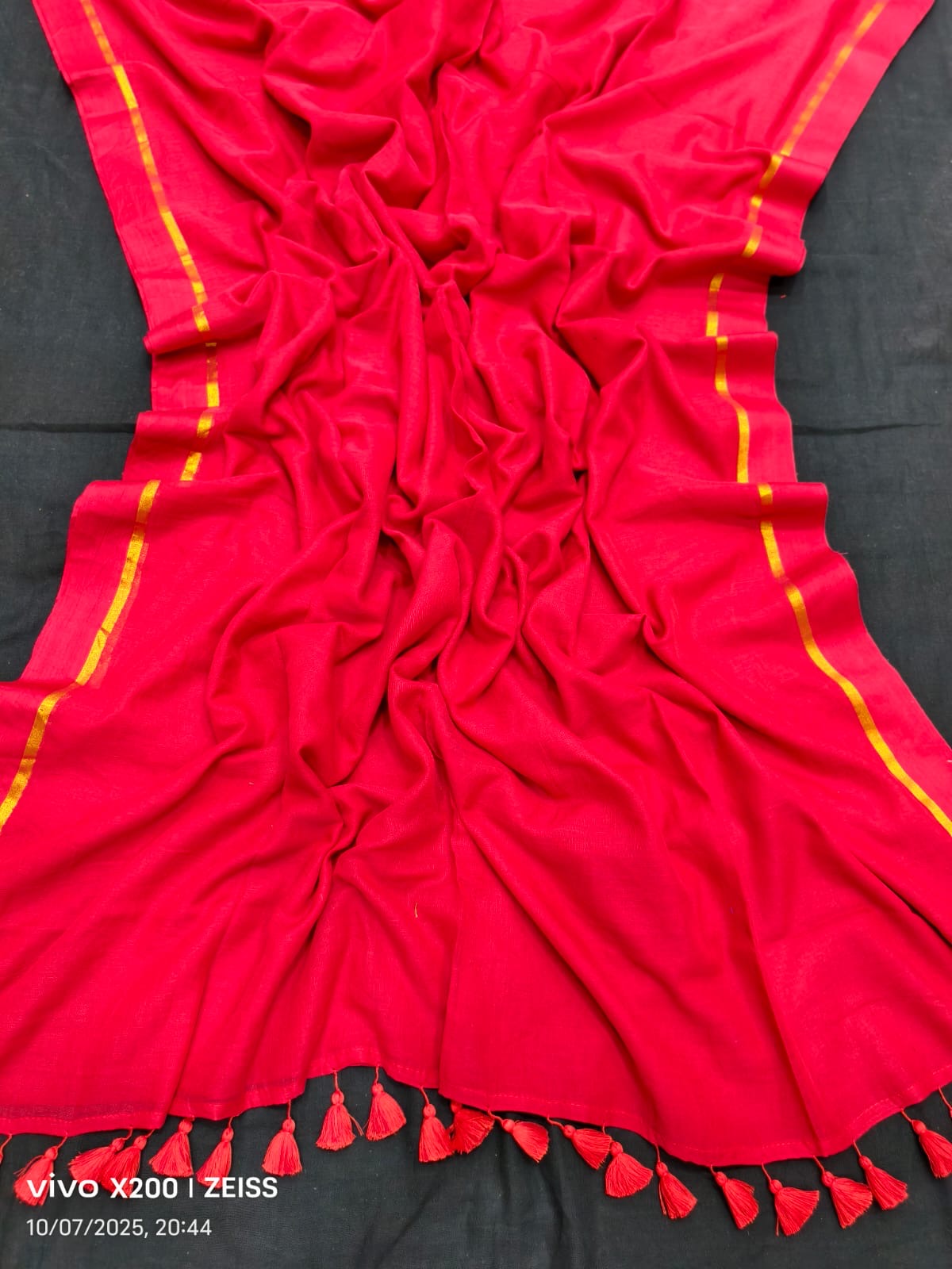 Pure and authentic mul cotton saree with small single zari line border