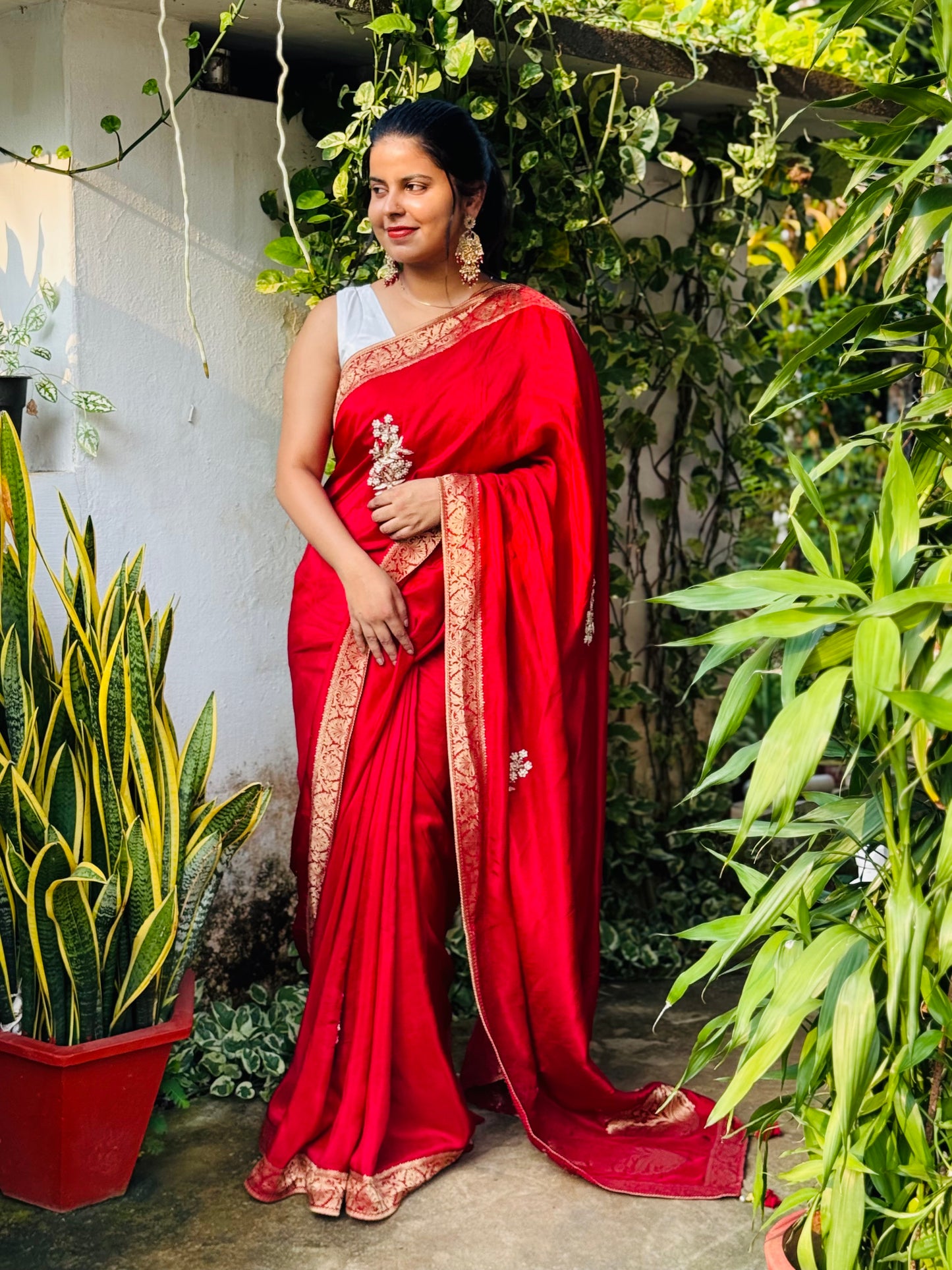 Premium munga silk saree with Banarasi weavings -Red