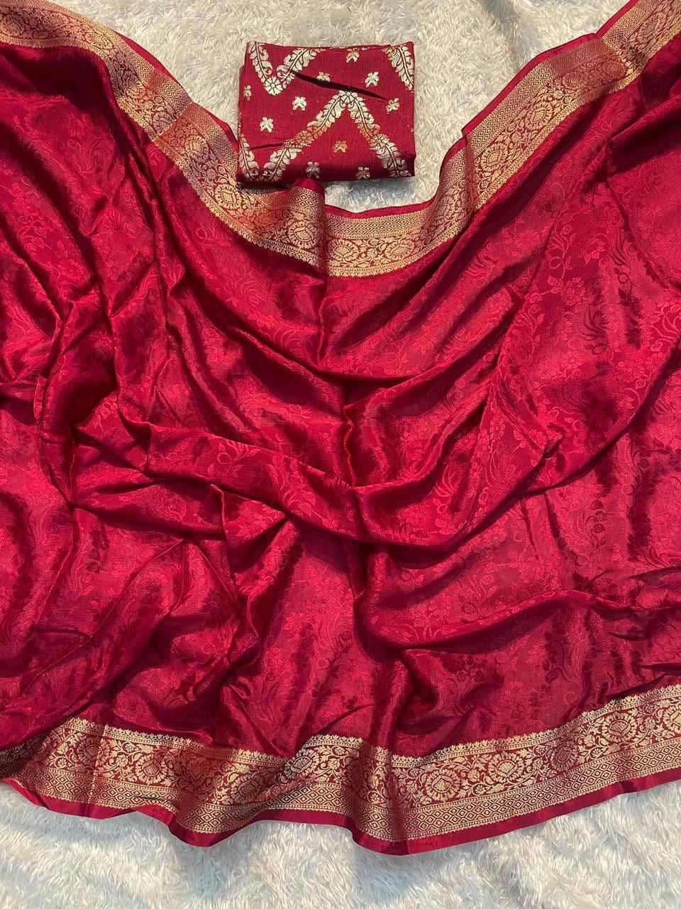 Soft viscous chinon silk with self weaving