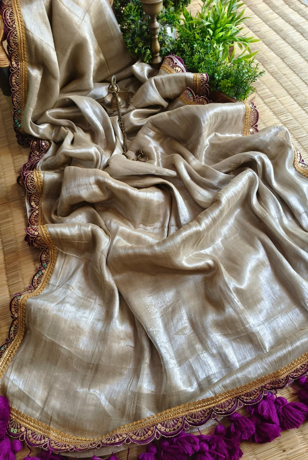 Mul tissue with lace border - 1