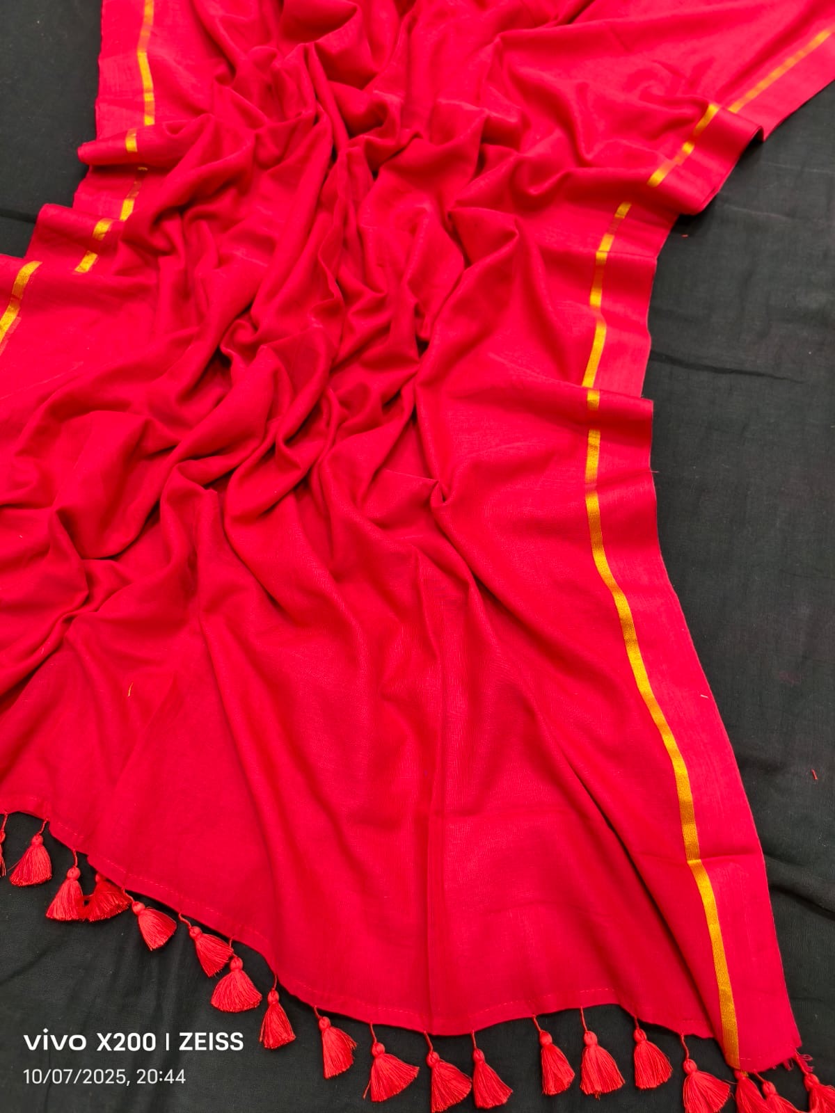 Pure and authentic mul cotton saree with small single zari line border
