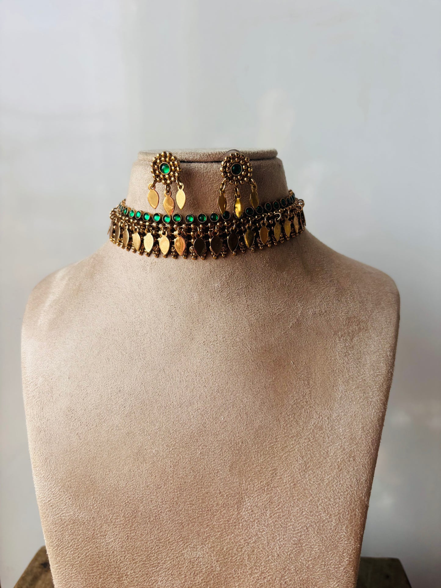 Beautiful ilakkathali choker - green