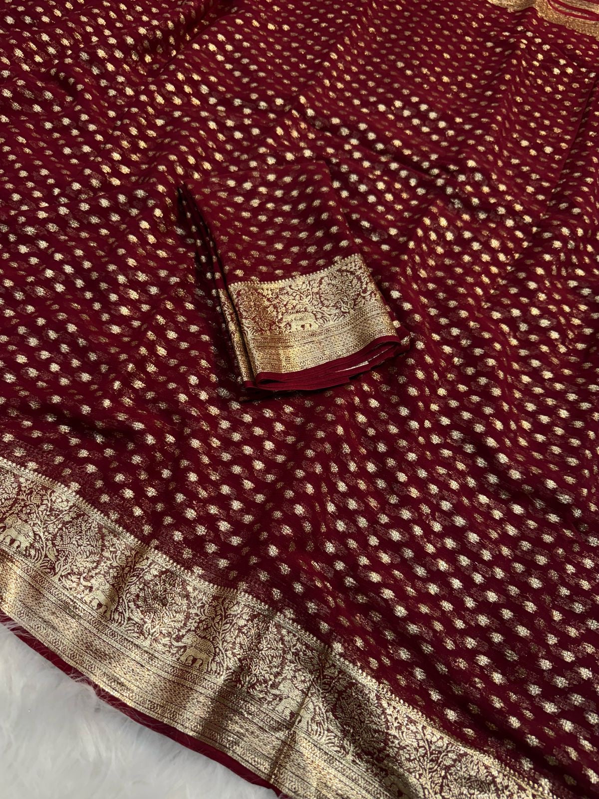 Beautiful soft viscous georgette with small buttas
