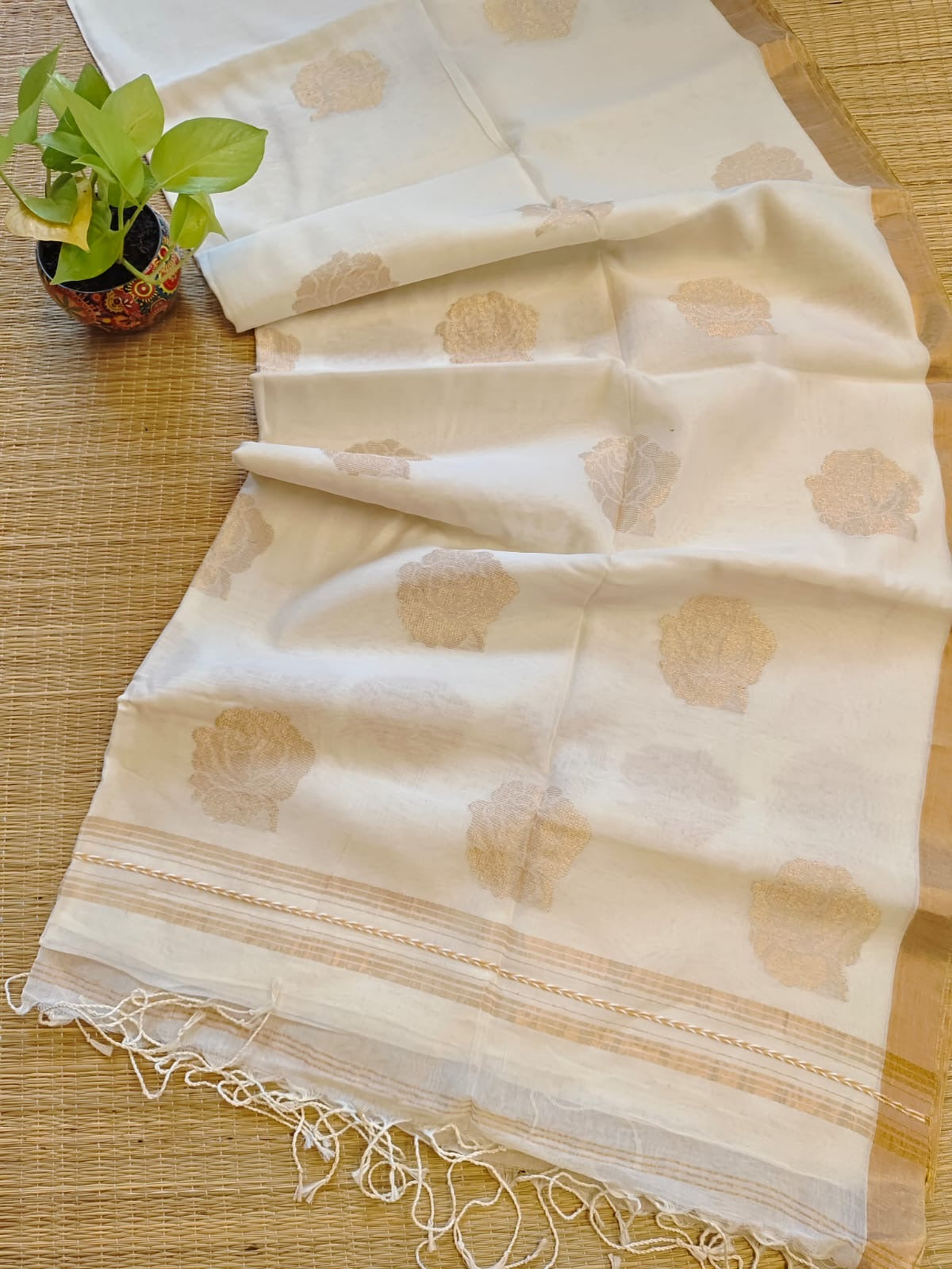 Premium kerala cotton saree with Rose motif