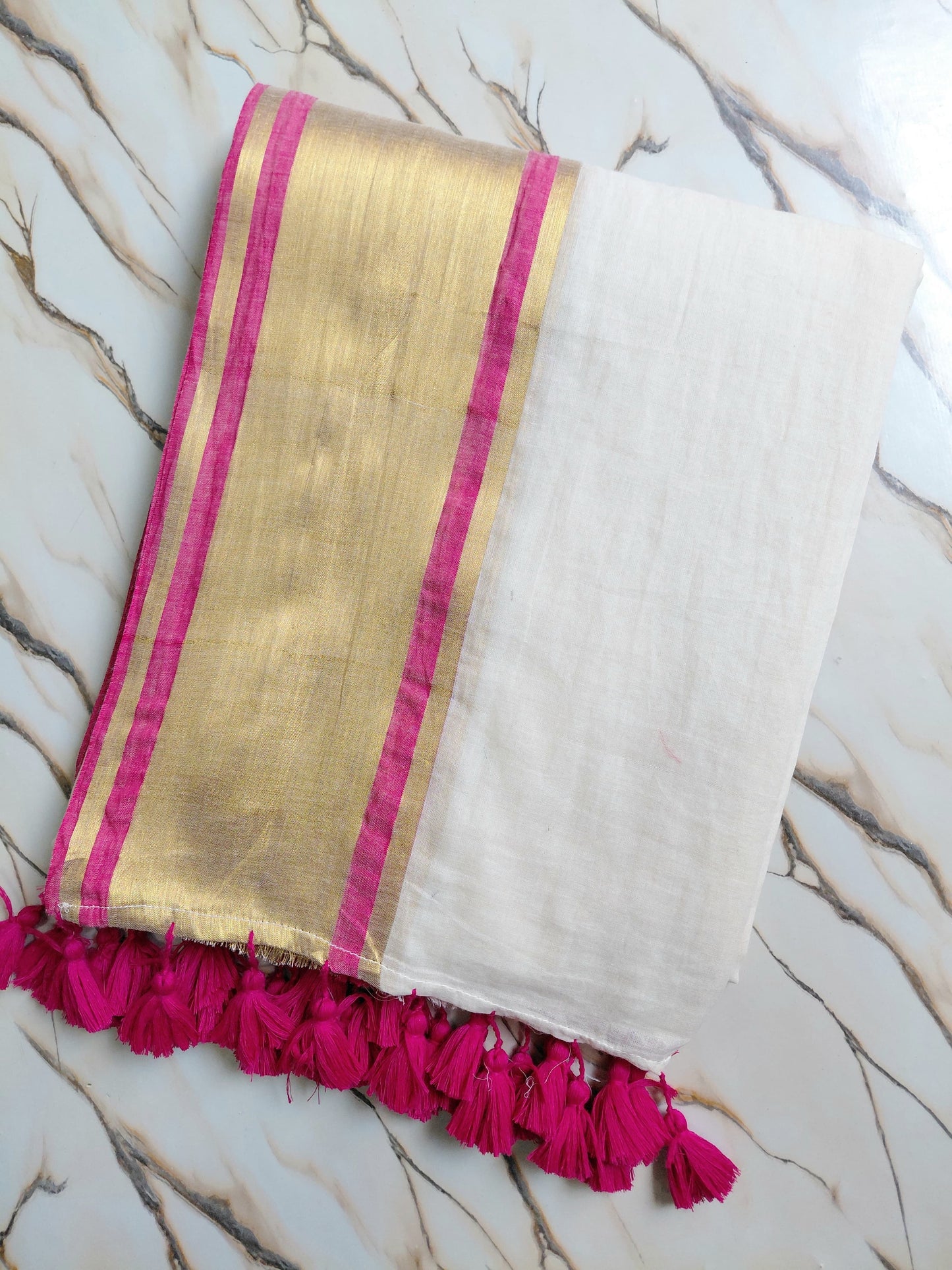 Pure authentic mul cotton saree with pink border