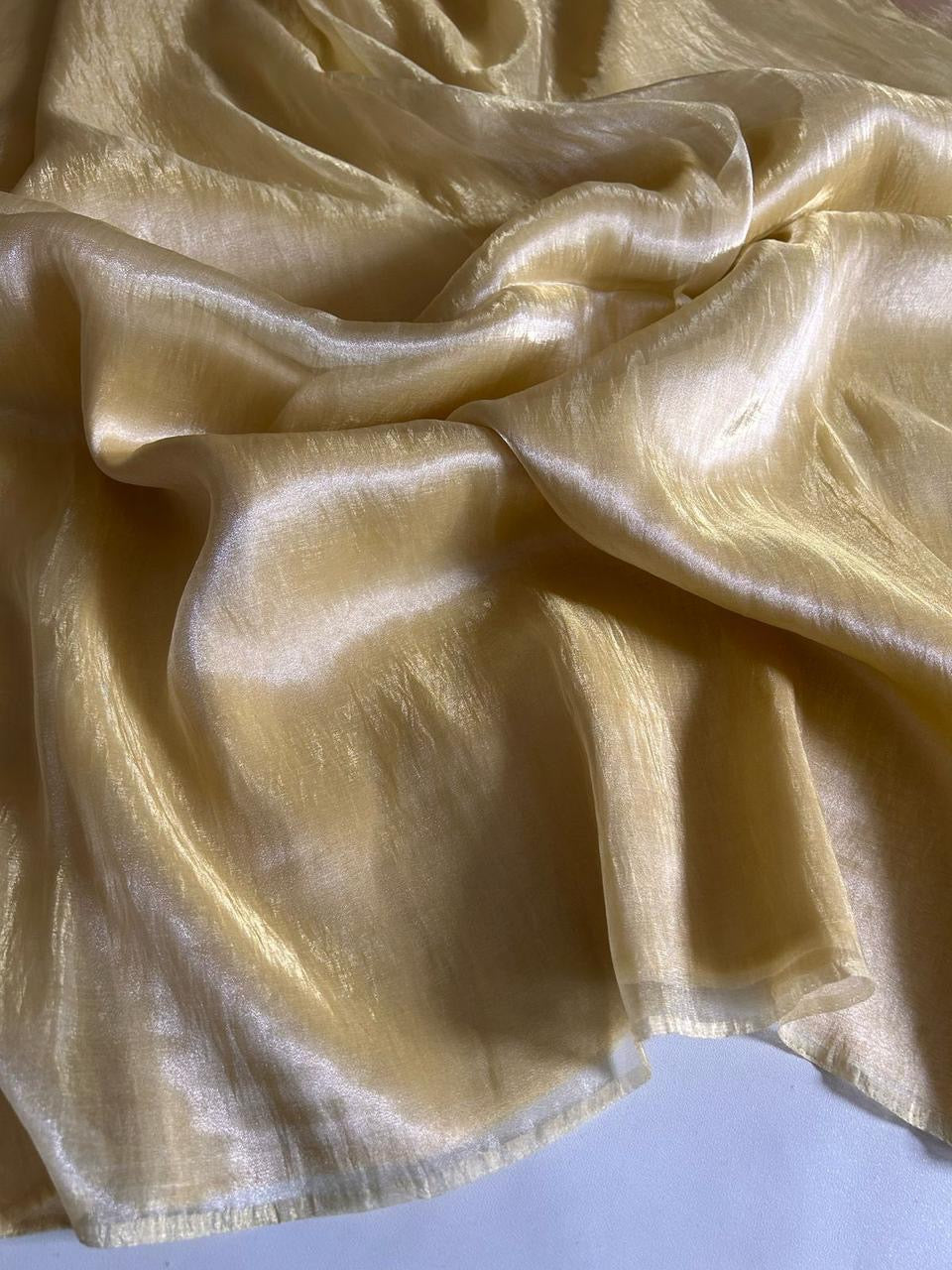 Soft tissue saree with metallic finish