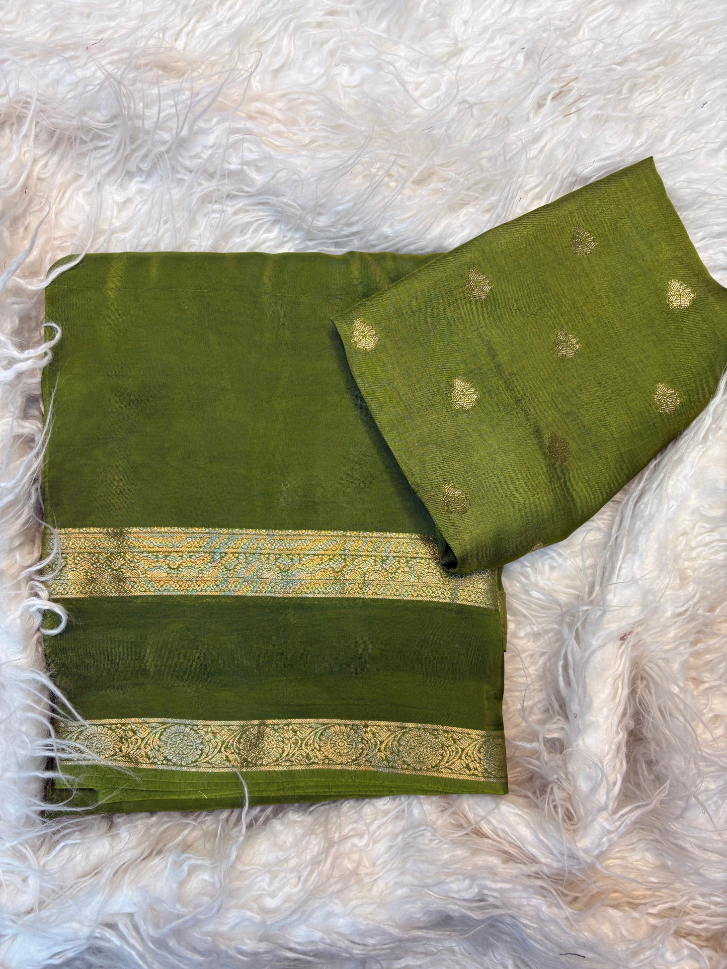Beautiful soft viscous crape silk saree with double zari jacquard border and dola silk blouse piece