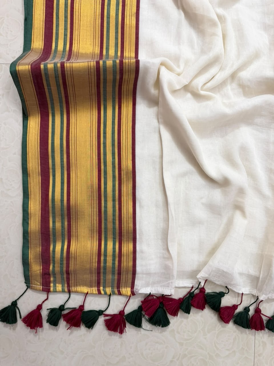 Pure and authentic soft mul cotton saree with maroon and green kanchi zari border