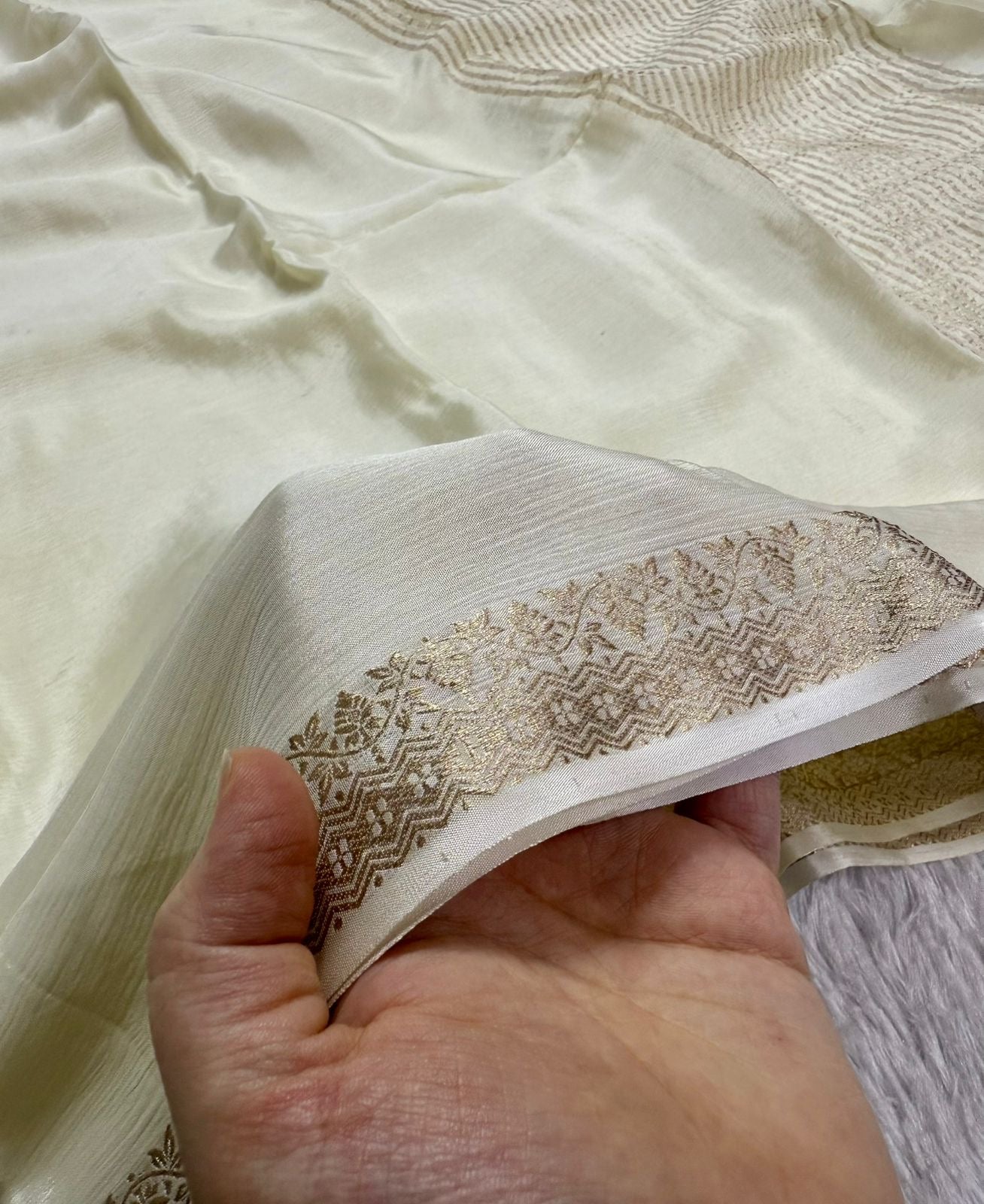 Beautiful viscous chinon saree with zari weaving border and viscous butta blouse