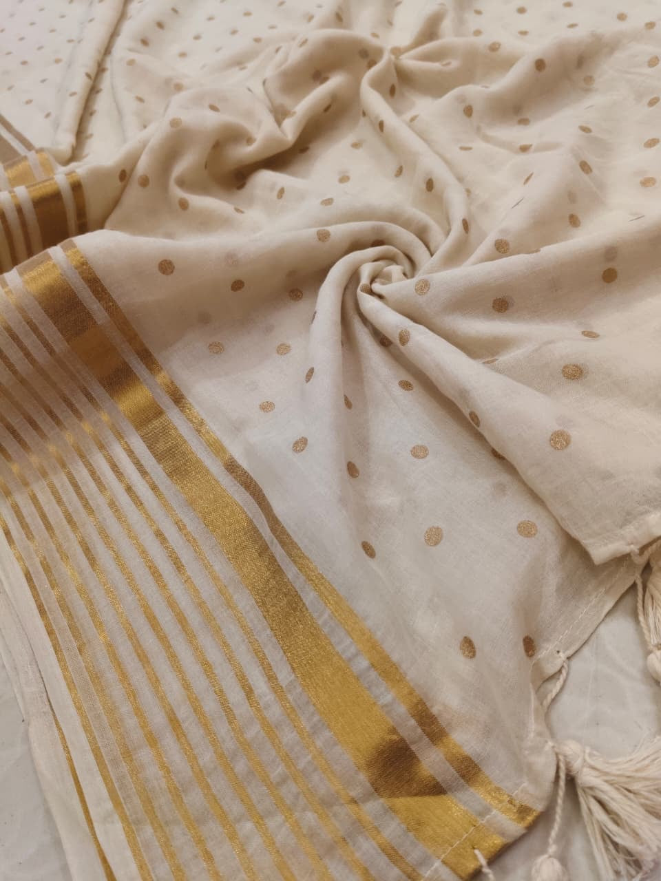 (Prebooking) Pure authentic mul cotton saree with zari stripes border and small polka body- without blouse