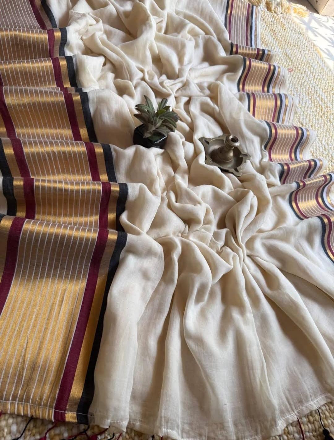 Pure authentic mul cotton saree with zari lines border - without blouse