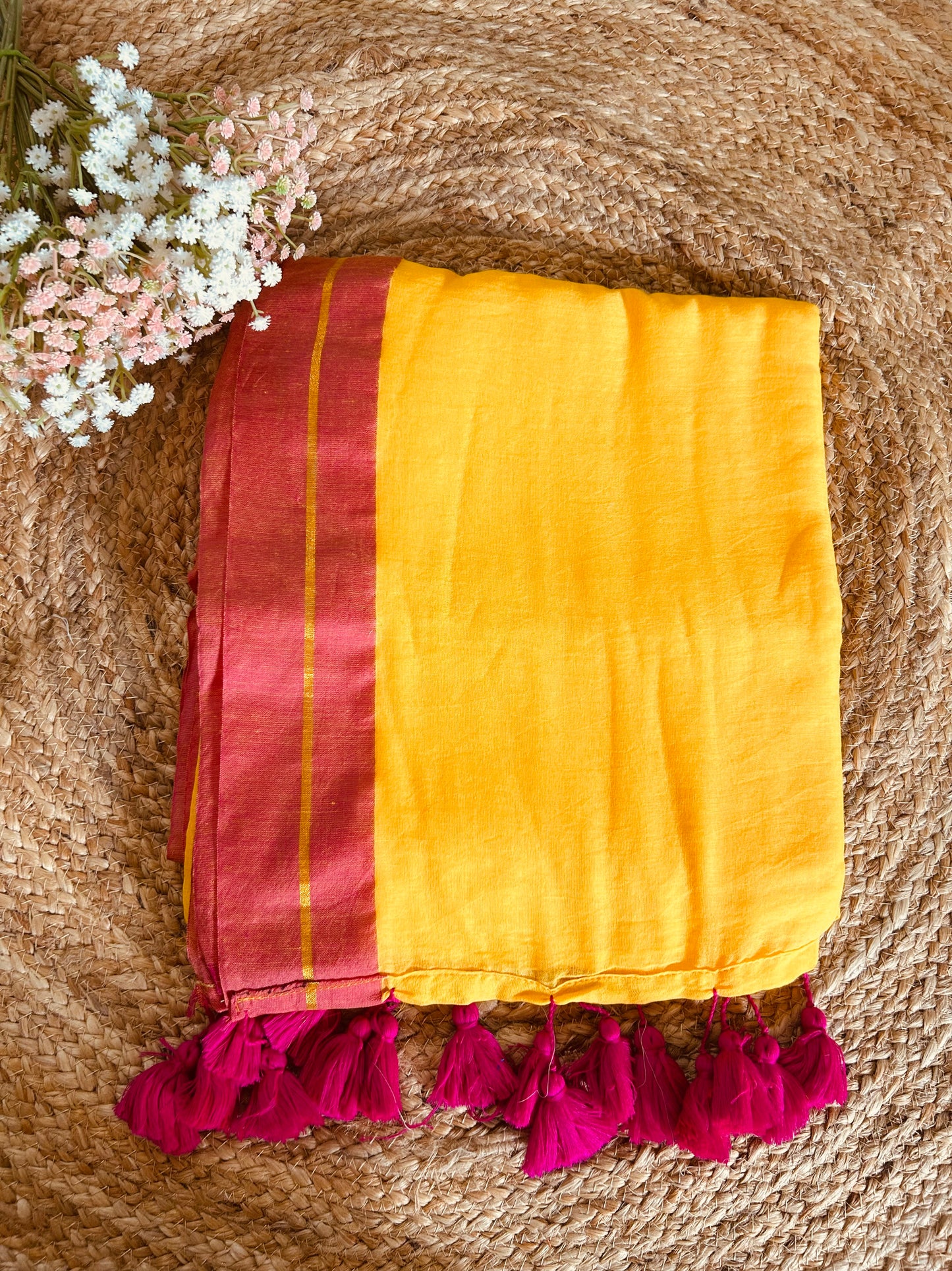Pure authentic mul cotton saree with single zari line contrast border