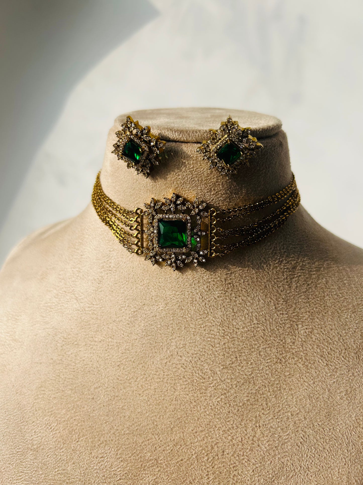 Beautiful AD Emerald choker set