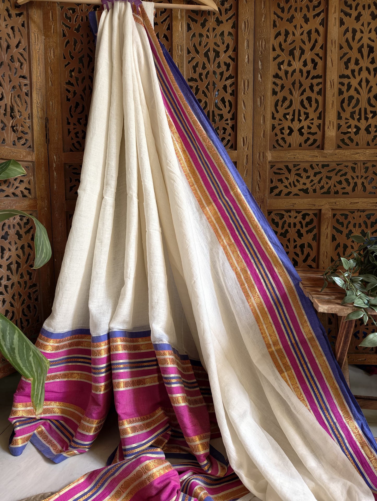 Pure and authentic mul cotton saree with broad kanchi weaved border - blue pink