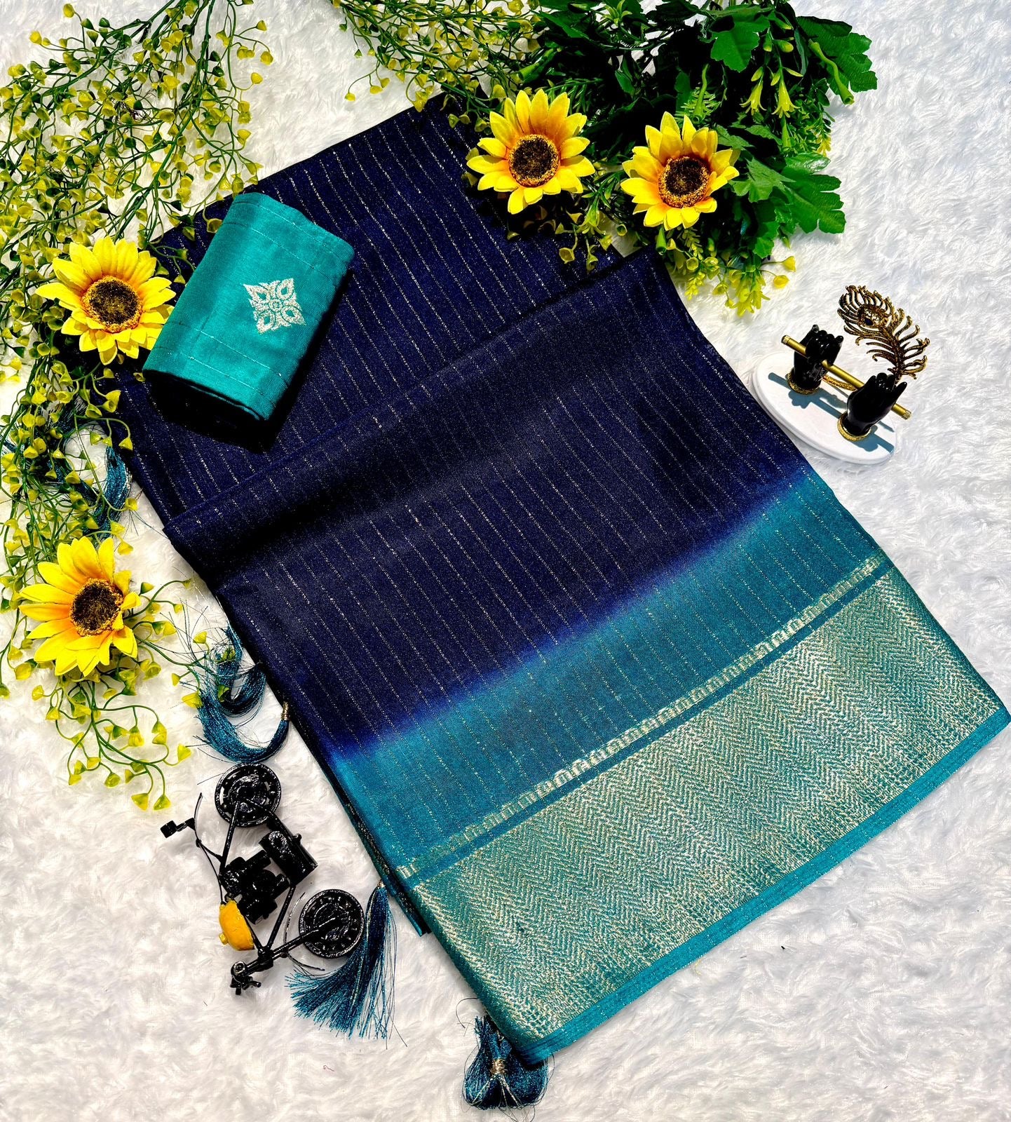 Beautiful dola silk saree with lurex linings 2