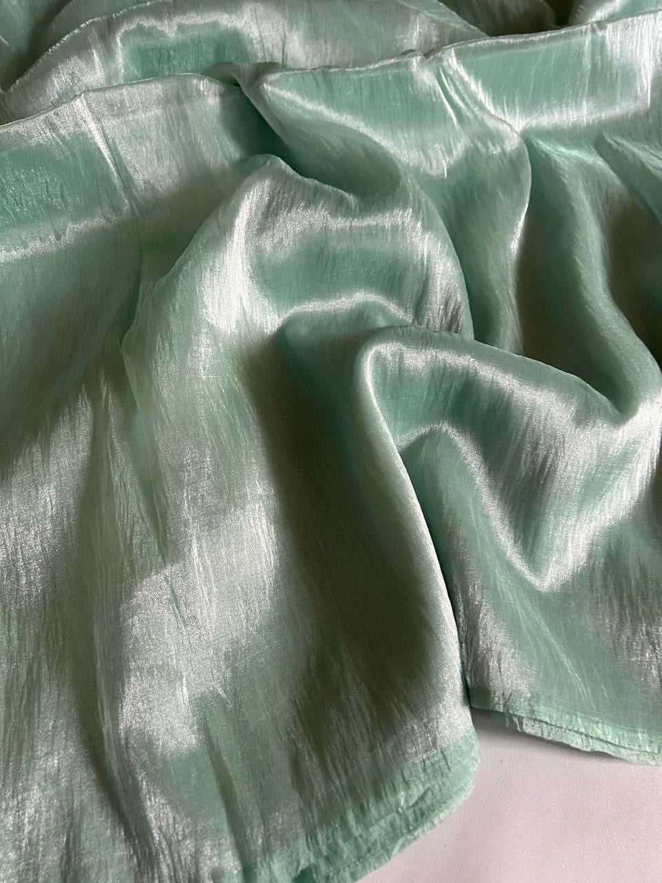 Soft tissue saree with metallic finish