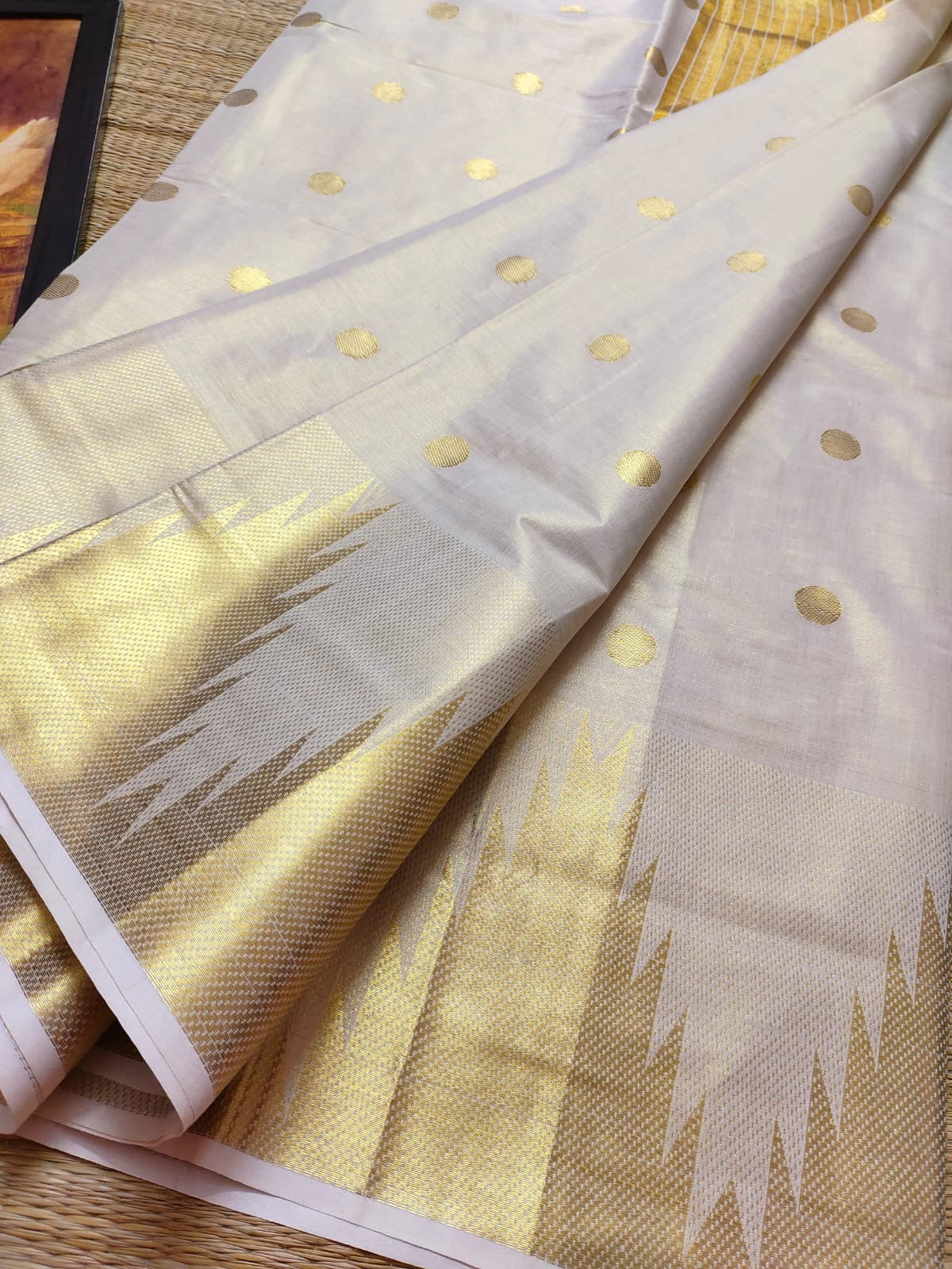 Kerala Tissue set saree with temple border