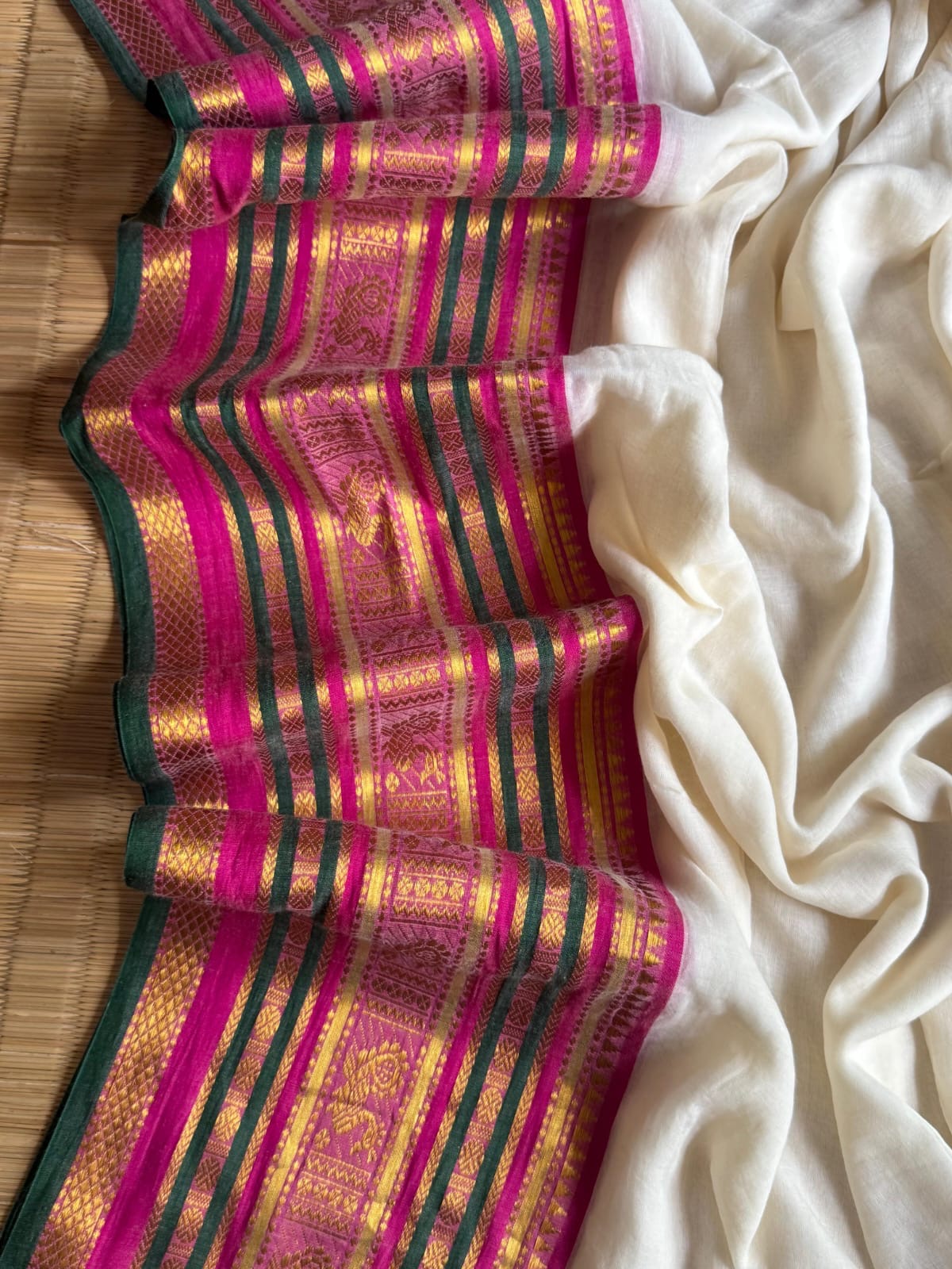 Pure and authentic mul cotton saree with broad kanchi weaved border