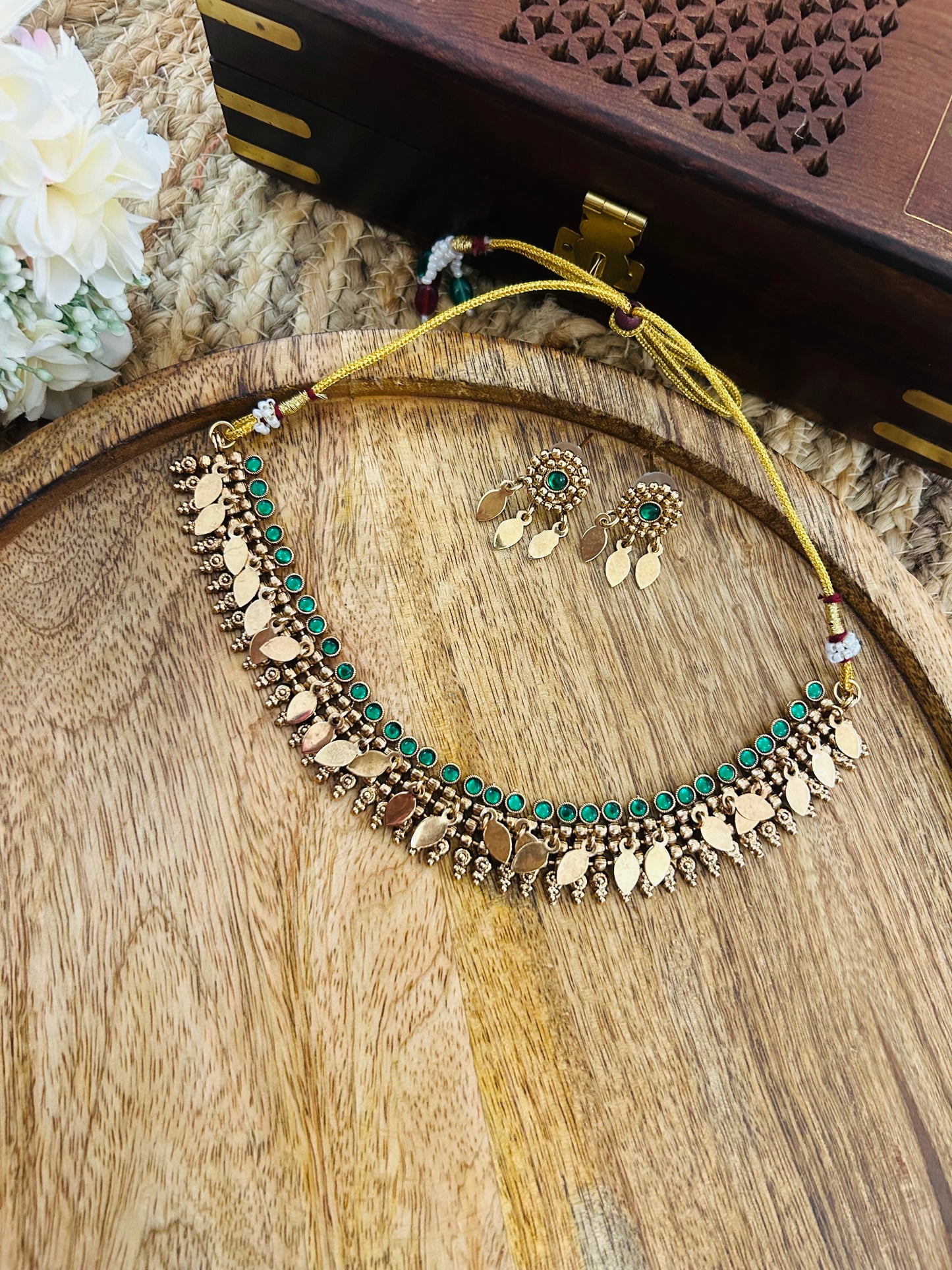 Beautiful ilakkathali choker - green