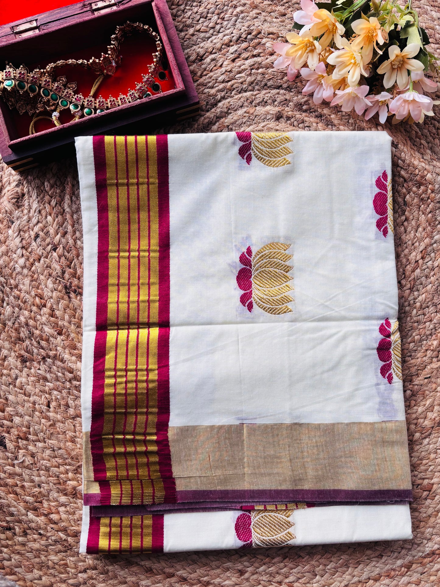 Lotus kerala cotton saree - Maroon