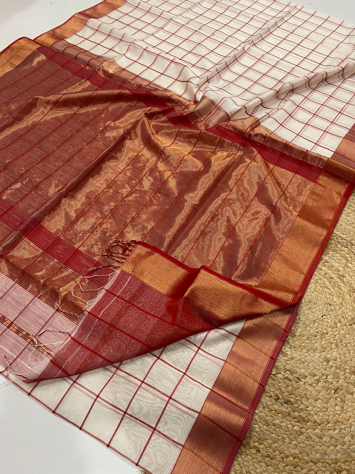 Beautiful pure Maheshwari silk cotton saree - white red checks