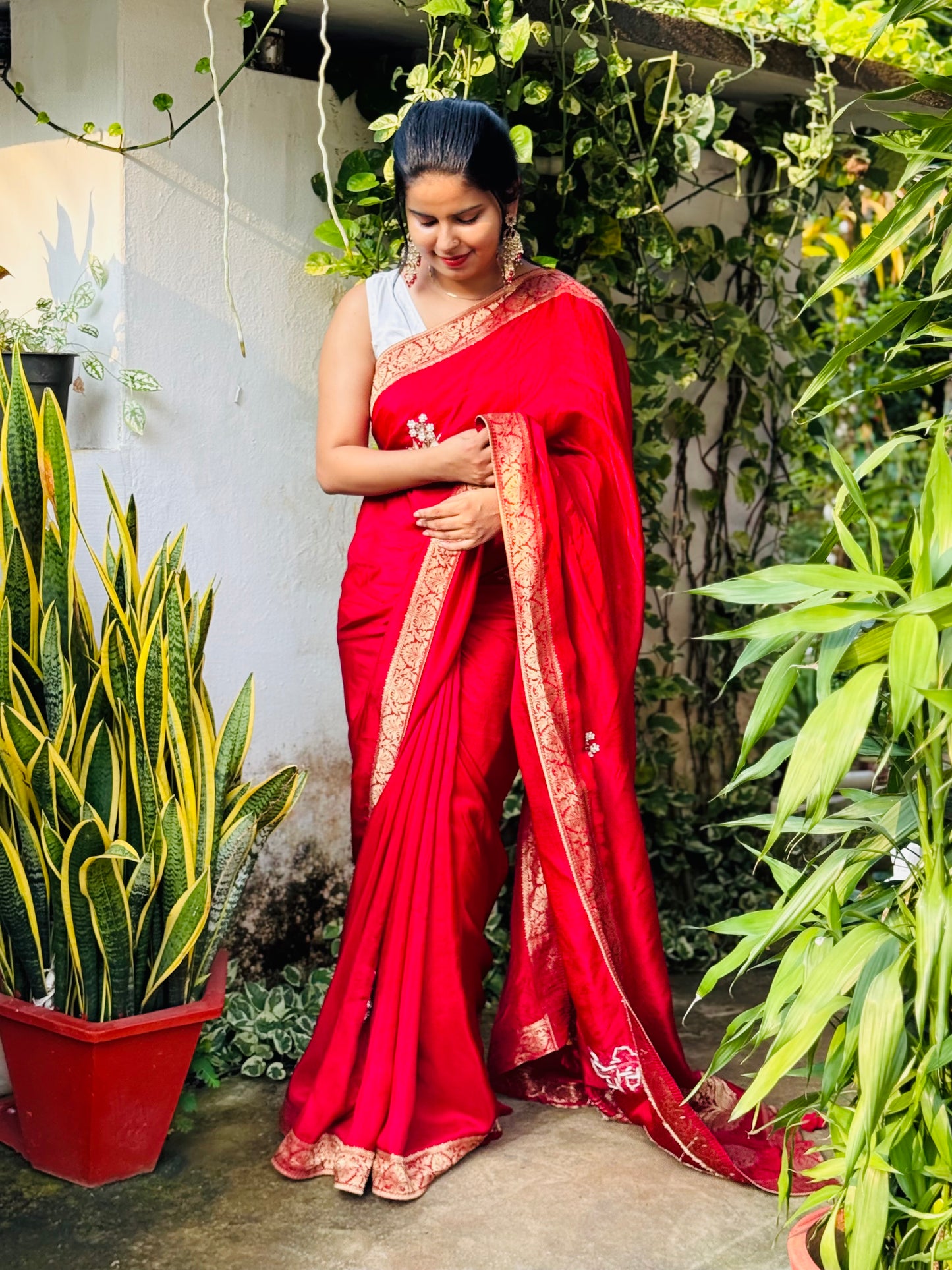 Premium munga silk saree with Banarasi weavings -Red