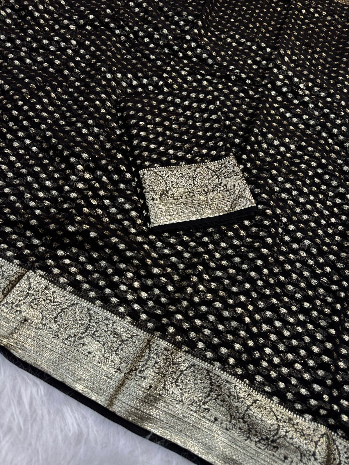 Beautiful soft viscous georgette with small buttas