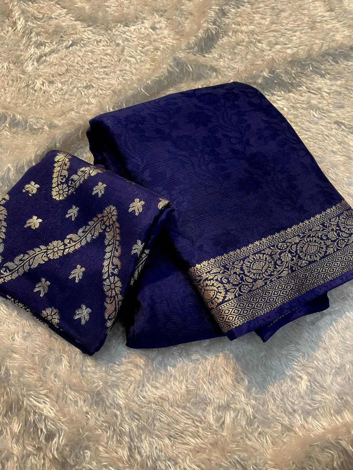Soft viscous chinon silk with self weaving